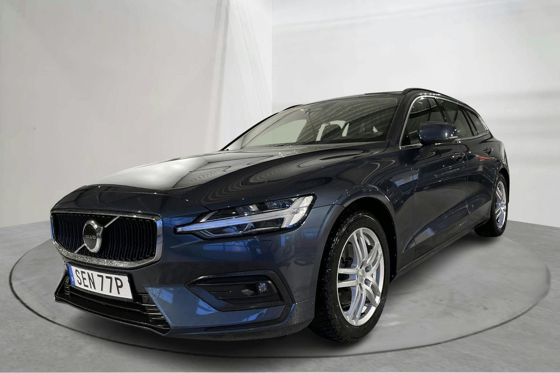Presentation photo 1 of 13: Volvo V60 B4 Mildhybrid, Diesel (197hk) - 99 240 km - Automatic - Dark Blue - 2023