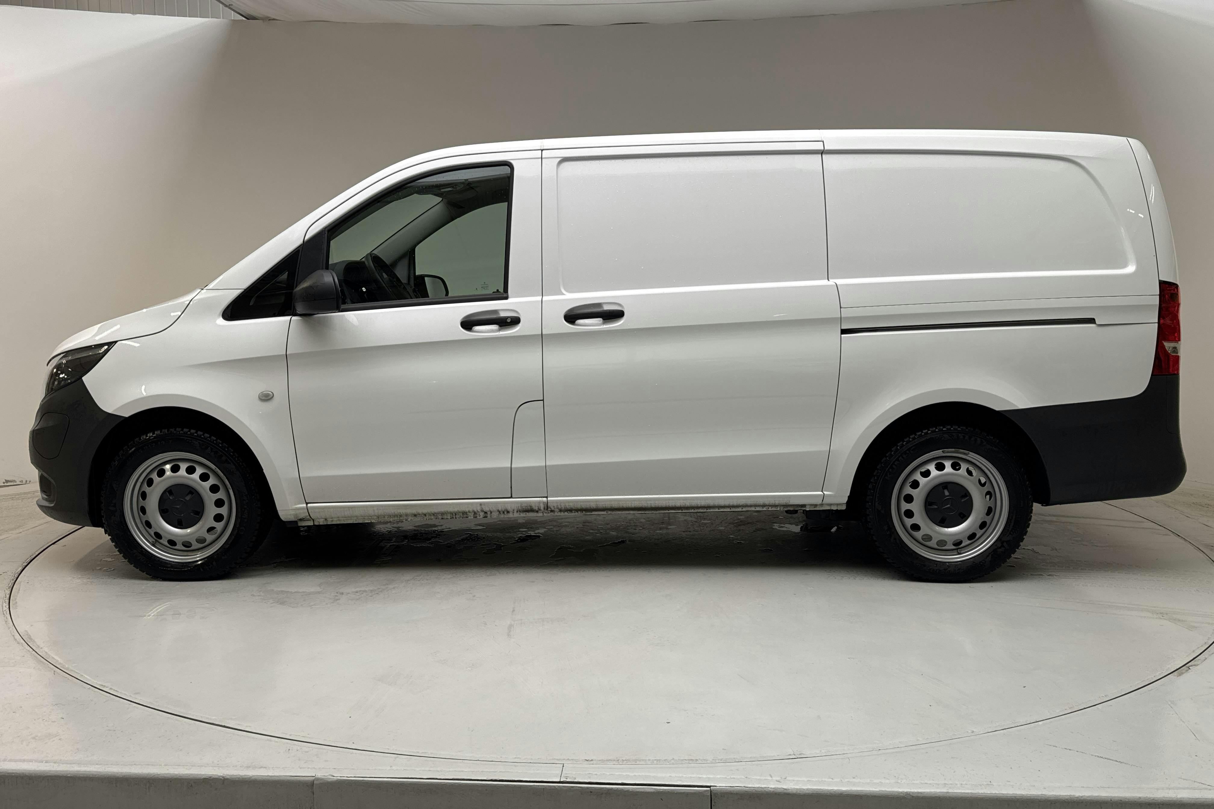 Esitlusfoto 2 aadressil 15: Mercedes eVito Skåp 60kWh W640 (116hk) - 37 970 km - Automaatne - valge - 2023