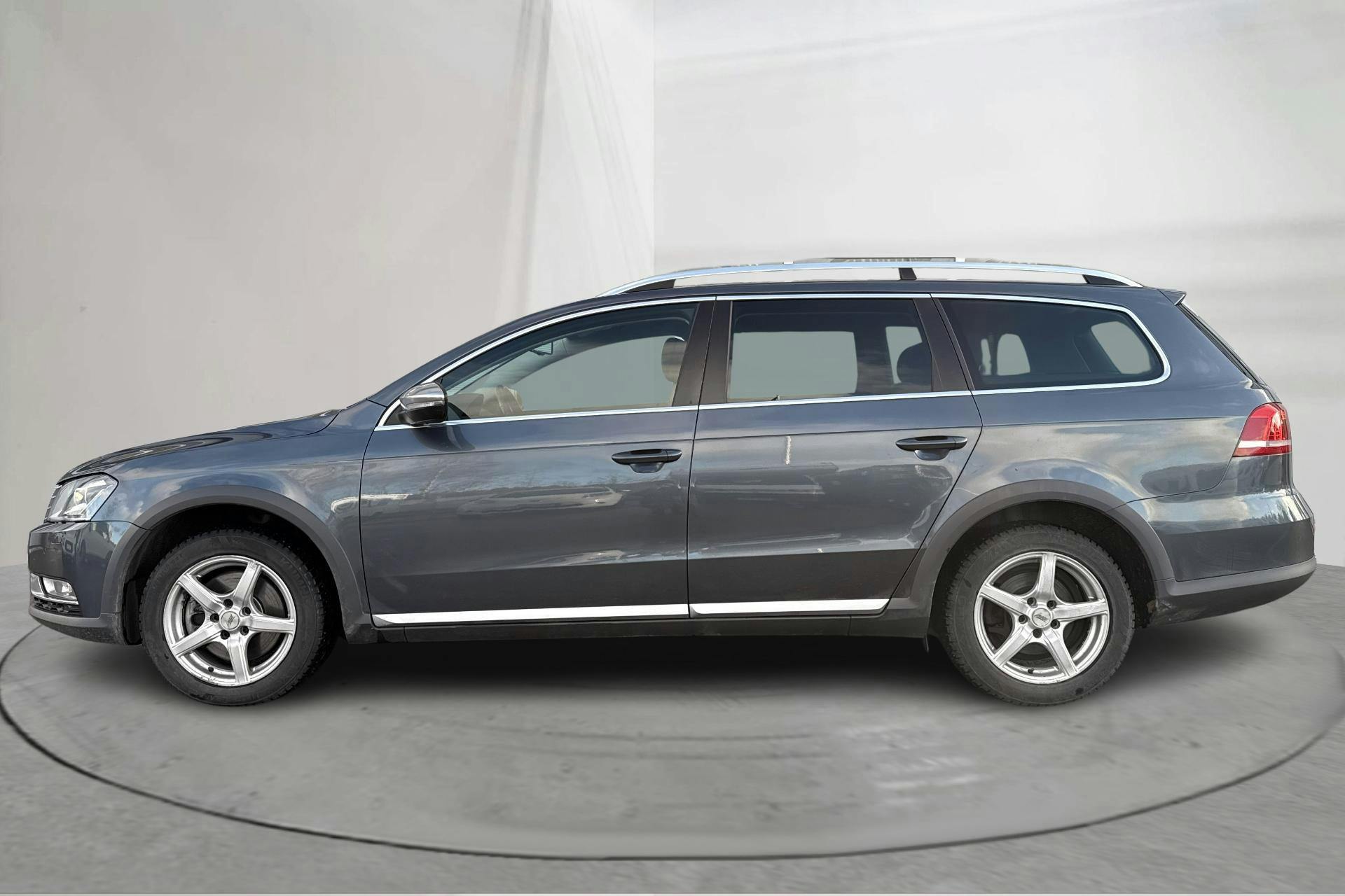 Esitlusfoto 2 aadressil 18: VW Passat Alltrack 2.0 TDI BlueMotion Technology 4Motion (177hk) - 166 830 km - Automaatne - Dark Grey - 2015