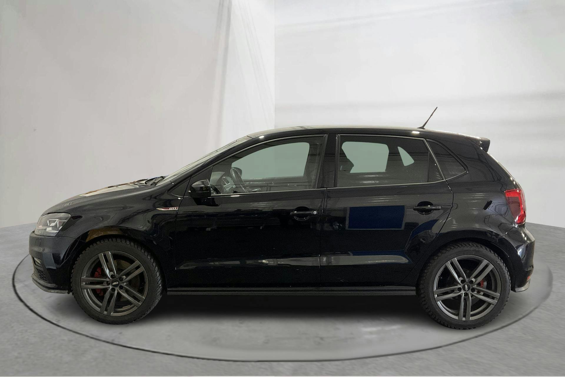 Zdjęcie prezentacyjne 2 z 13: VW Polo 1.8 GTI 5dr (192hk) - 104 360 km - Manualna - czarny - 2016