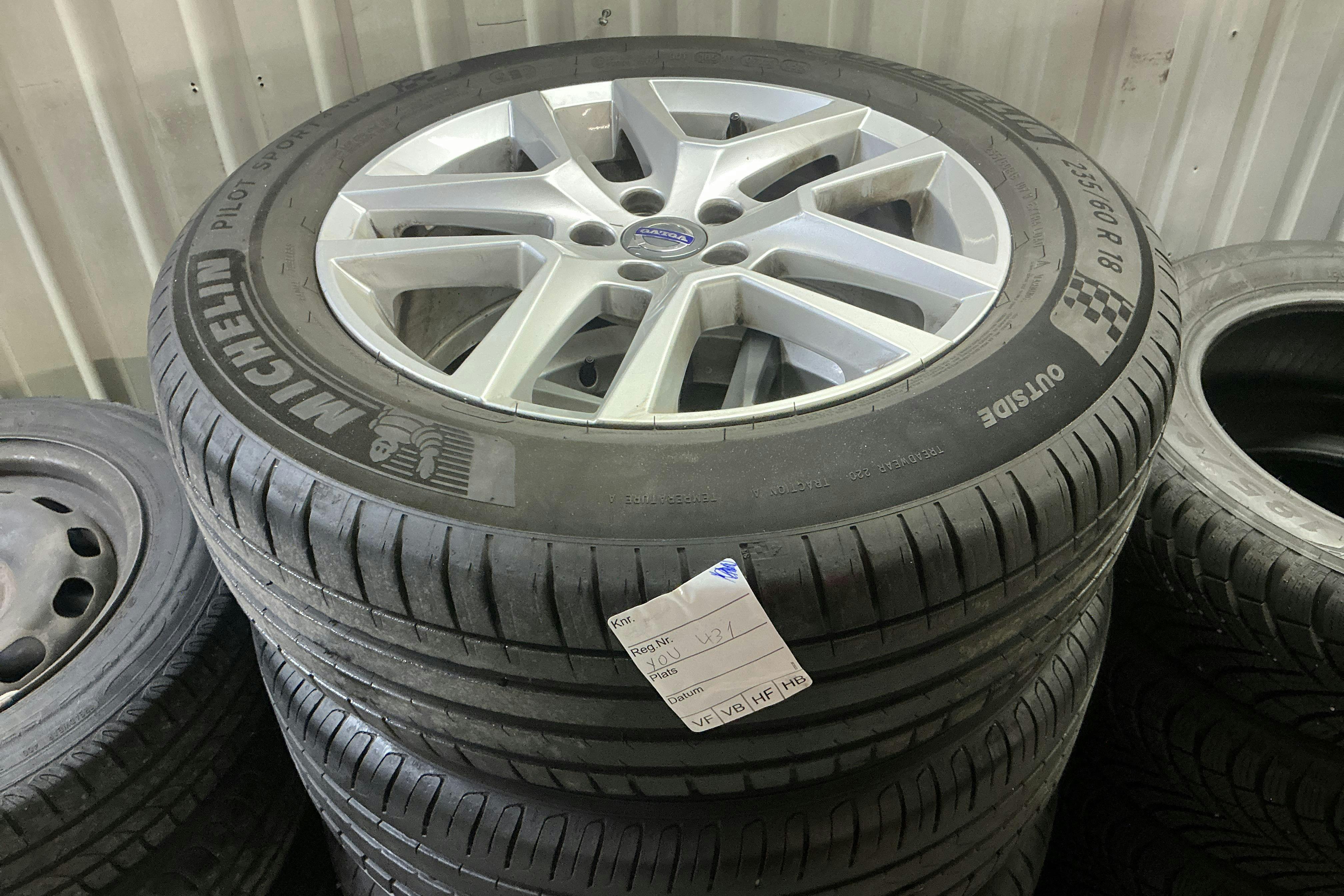 Esitlusfoto 14 aadressil 14: Volvo XC60 D4 2WD (190hk) - 117 570 km - Automaatne - hall - 2017