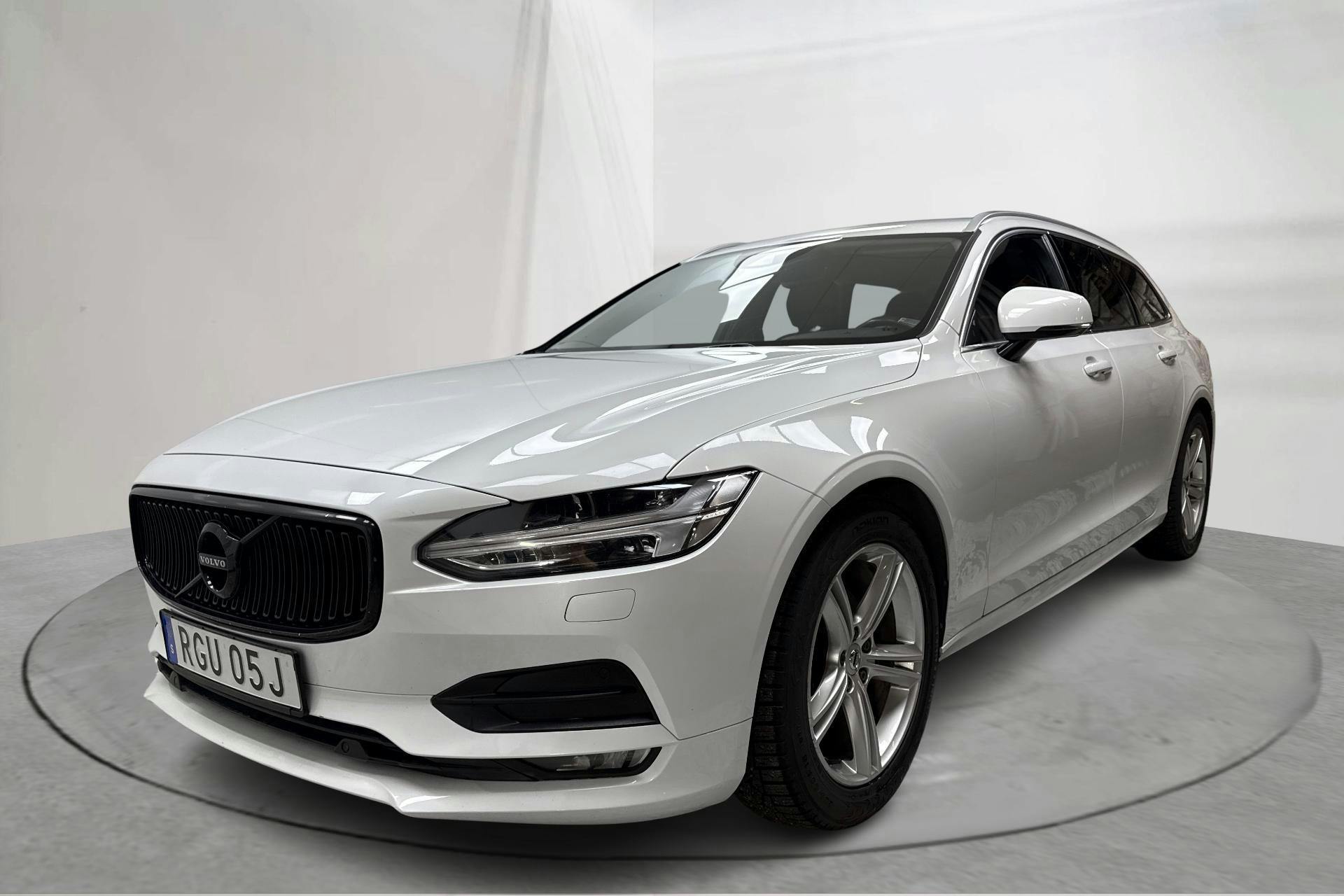 Presentationsfoto 1 av 17: Volvo V90 D4 (190hk) - 30 597 mil - Automat - vit - 2019