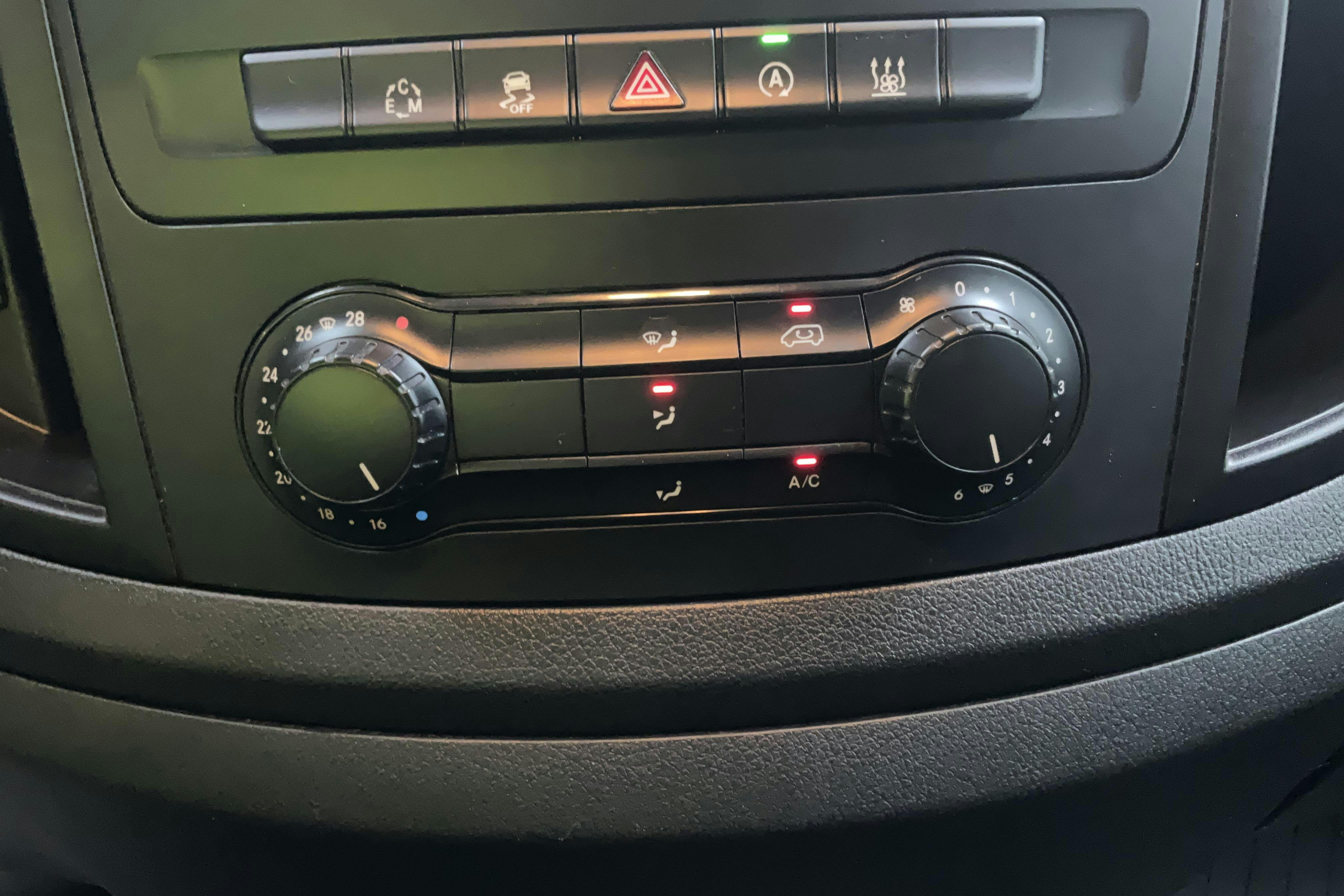 Esitlusfoto 14 aadressil 14: Mercedes Vito 119 BlueTEC W640 (190hk) - 201 050 km - Automaatne - valge - 2019