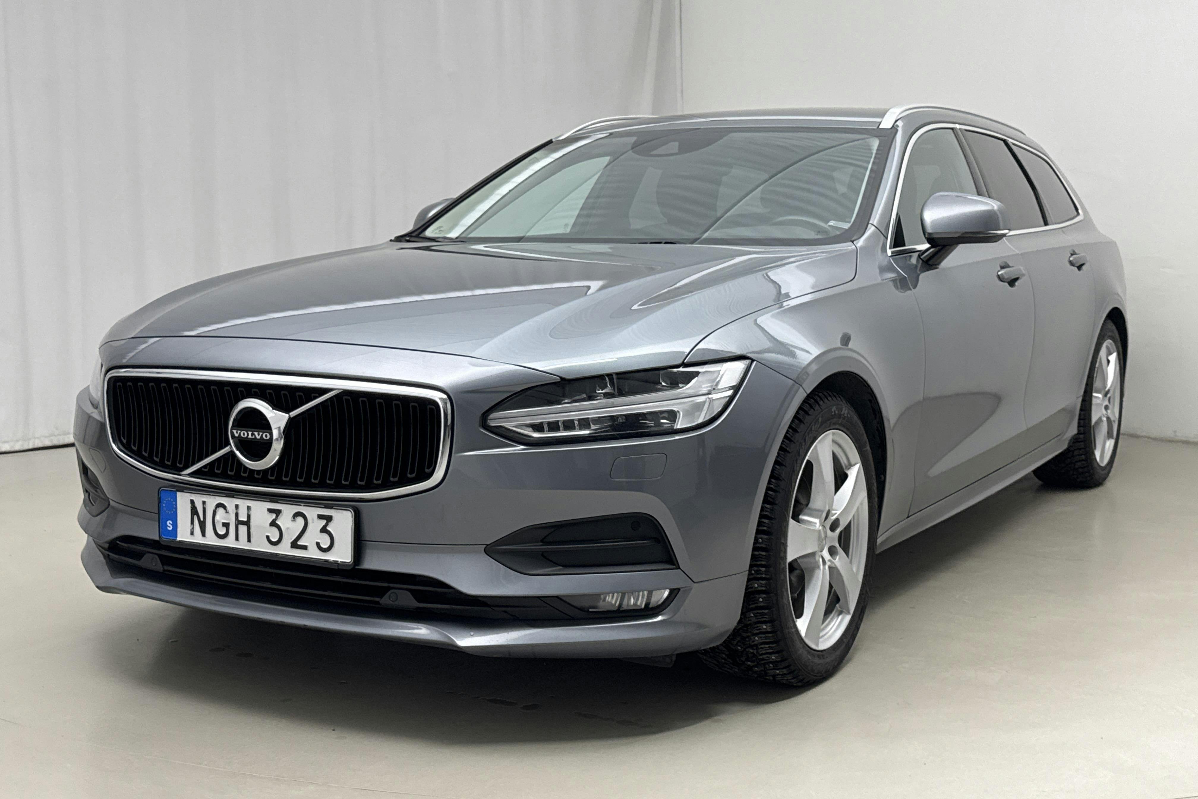 Presentation photo 1 of 18: Volvo V90 D4 (190hk) - 178 130 km - Automatic - gray - 2019