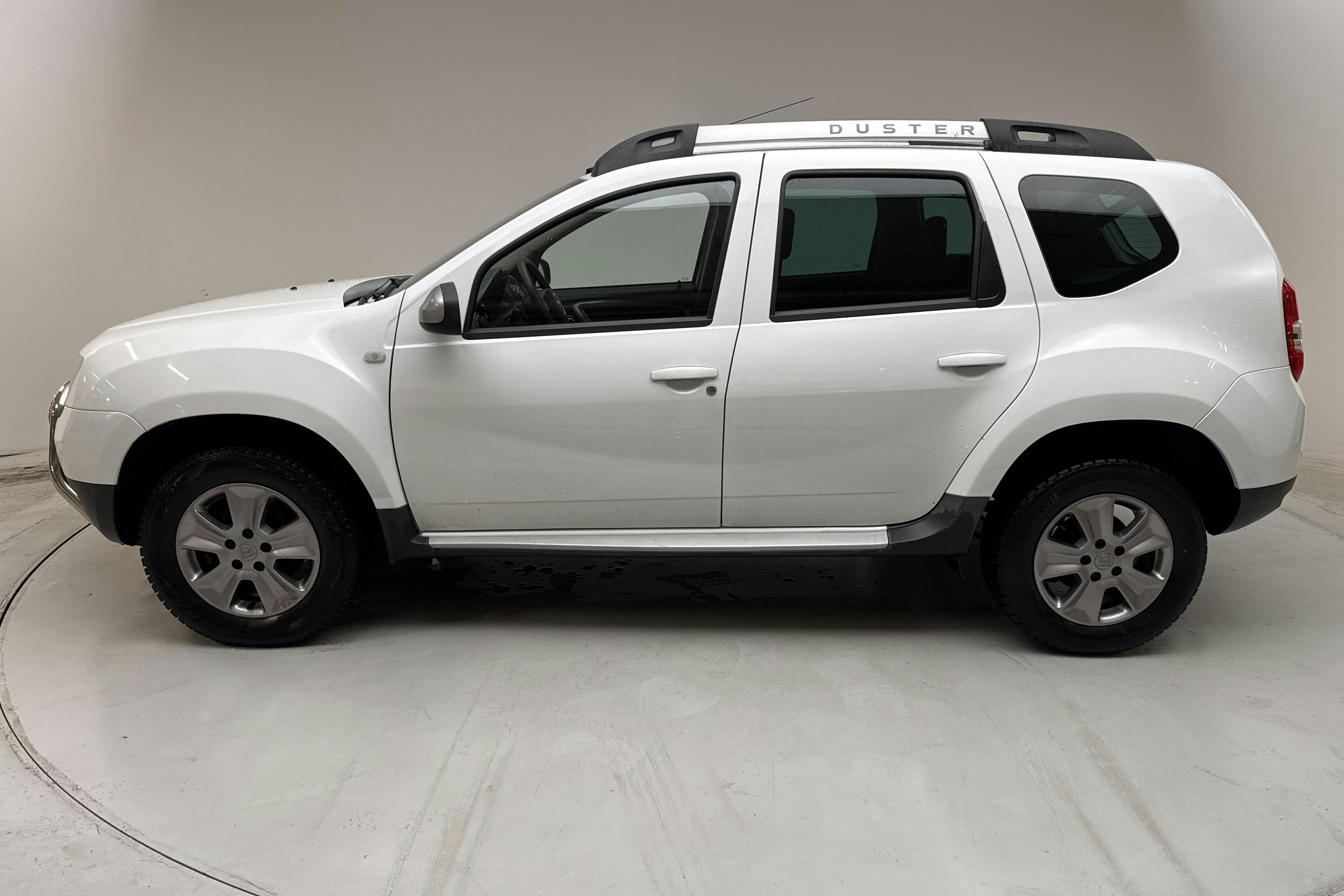 Presentation photo 2 of 12: Dacia Duster 1.5 dCi 4x4 (109hk) - 104 210 km - Manual - white - 2015
