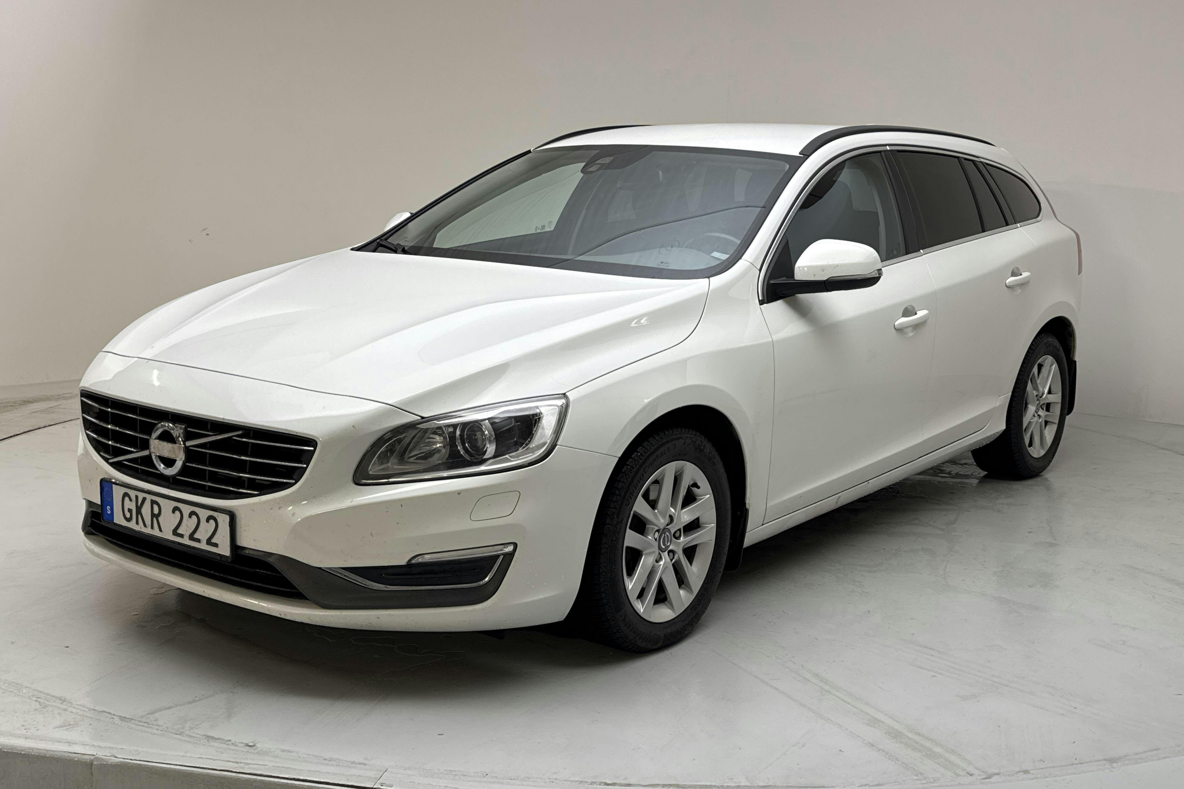 Presentation photo 1 of 17: Volvo V60 D4 (181hk) - 210 240 km - Automatic - white - 2014