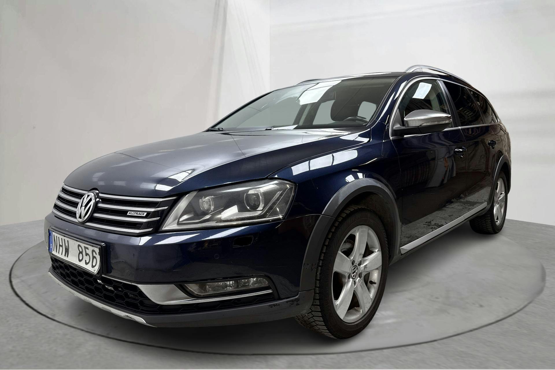 Presentationsfoto 1 av 15: VW Passat Alltrack 2.0 TDI BlueMotion Technology 4Motion (177hk) - 25 674 mil - Automat - Dark Blue - 2014