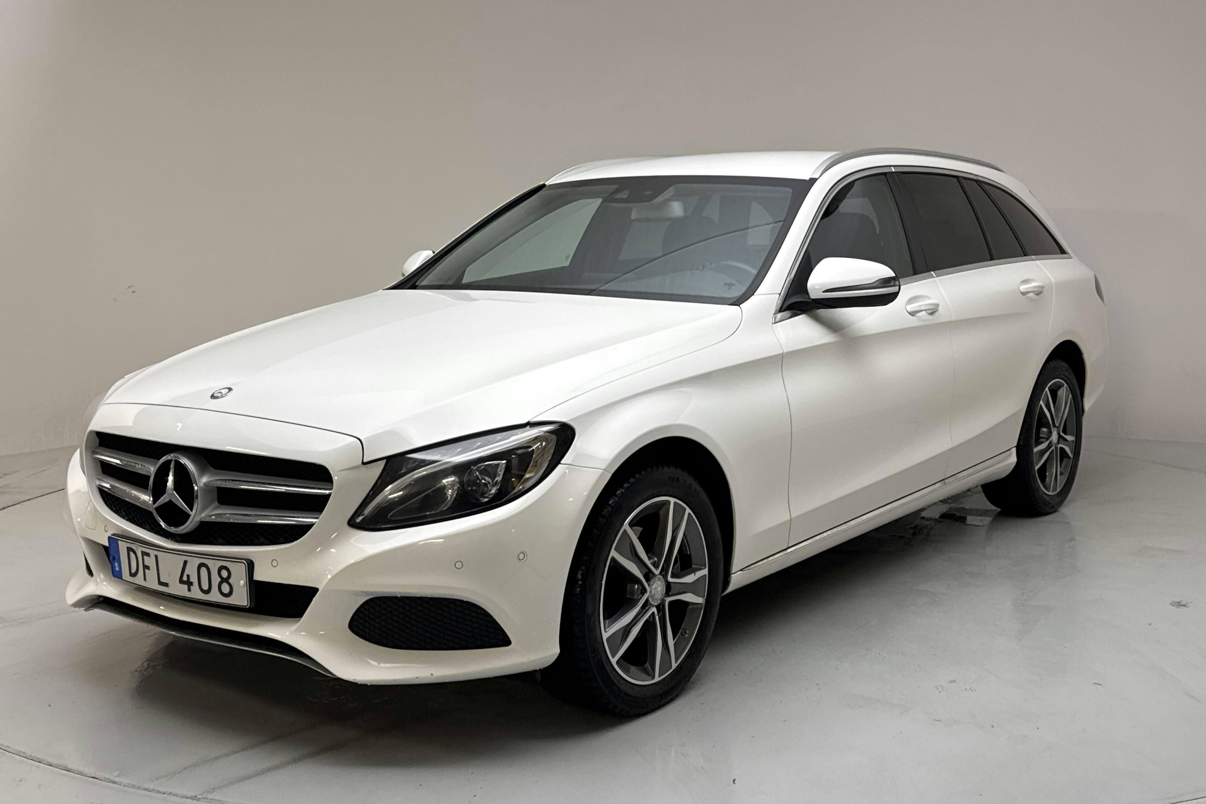 Presentation photo 1 of 16: Mercedes C 220 d 4MATIC Kombi S205 (170hk) - 288 880 km - Automatic - white - 2016