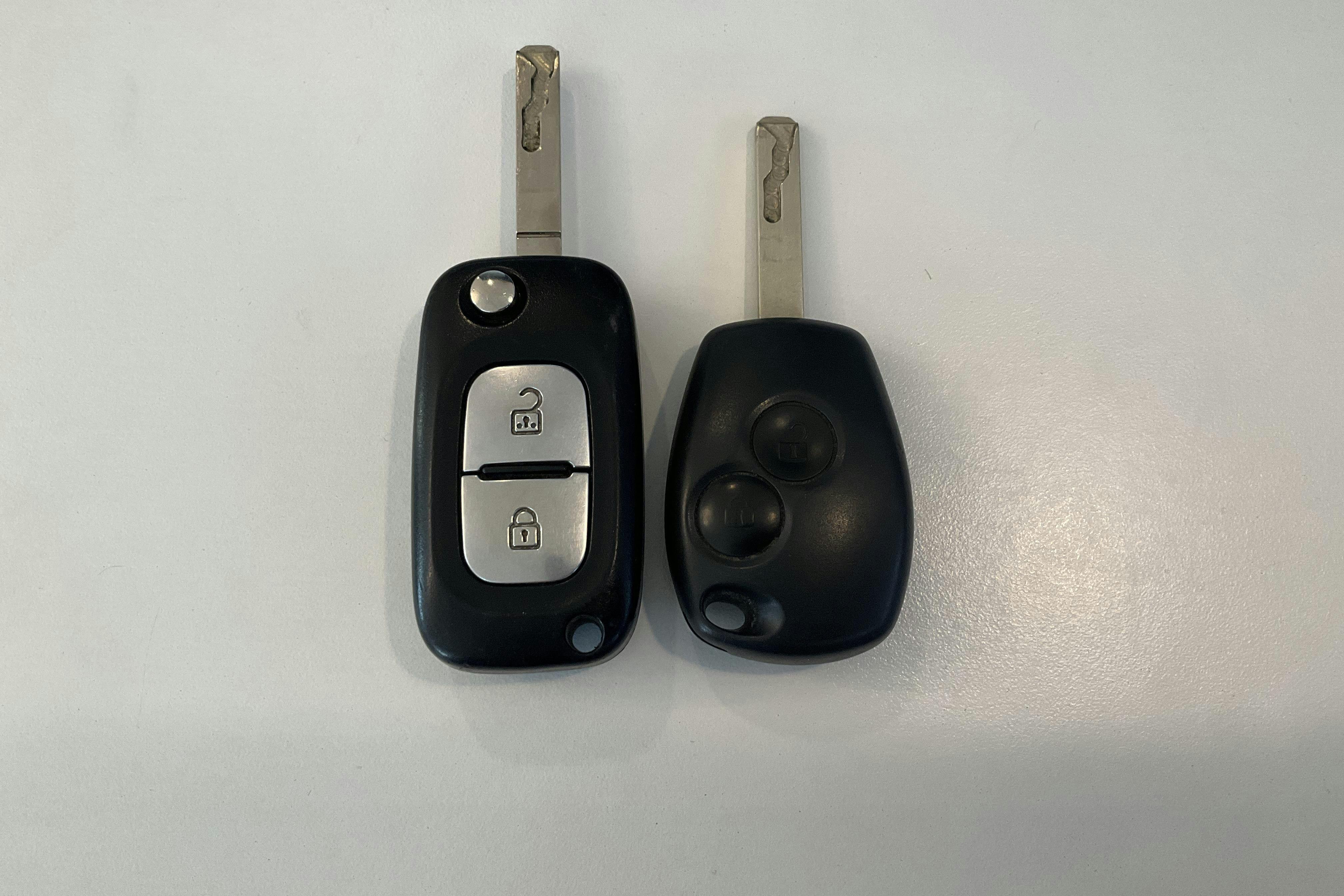 Presentation photo 15 of 15: Renault Clio III 1.2 Flex Fuel 5dr (75hk) - 86 880 km - Manual - silver - 2010