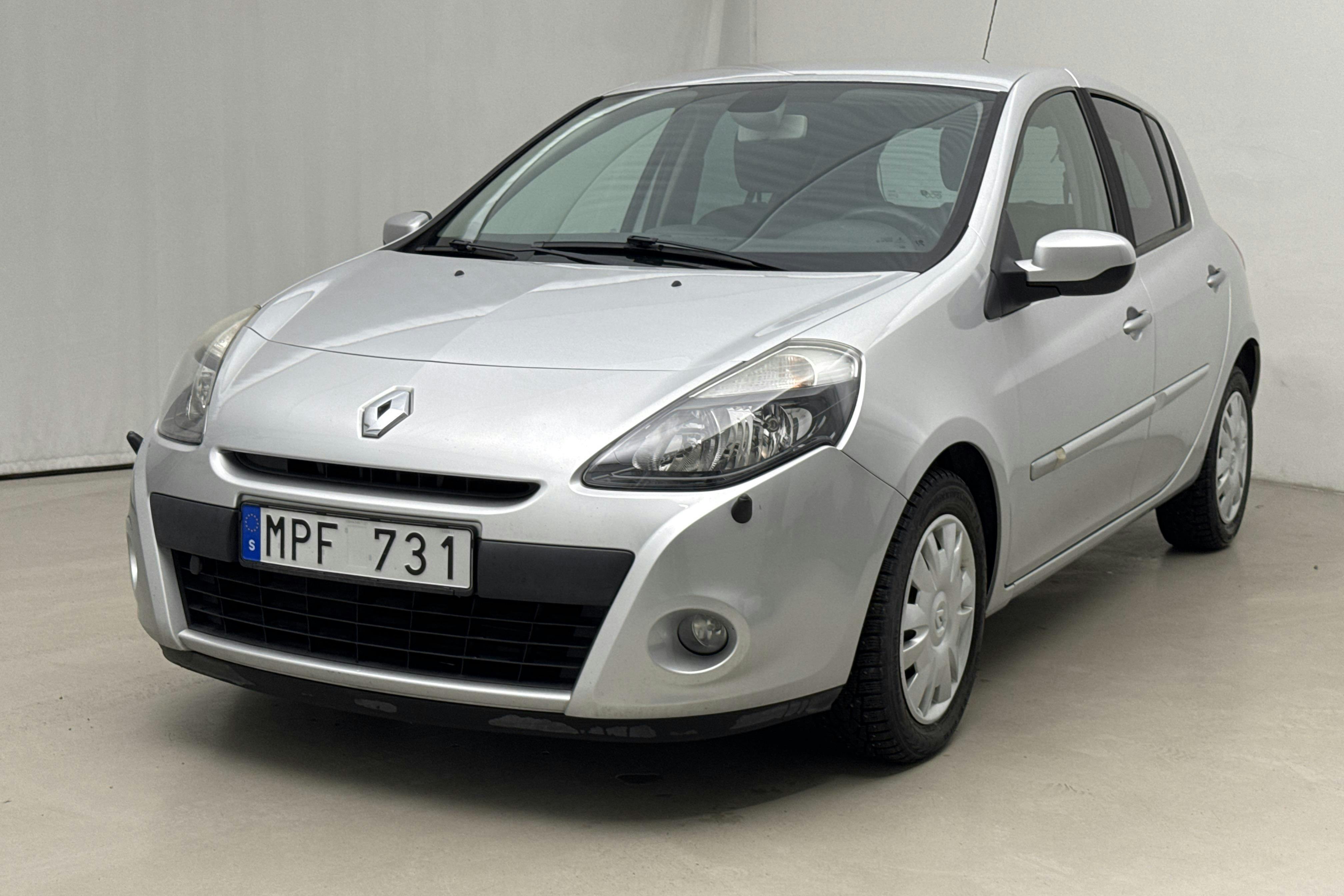 Presentation photo 1 of 15: Renault Clio III 1.2 Flex Fuel 5dr (75hk) - 86 880 km - Manual - silver - 2010