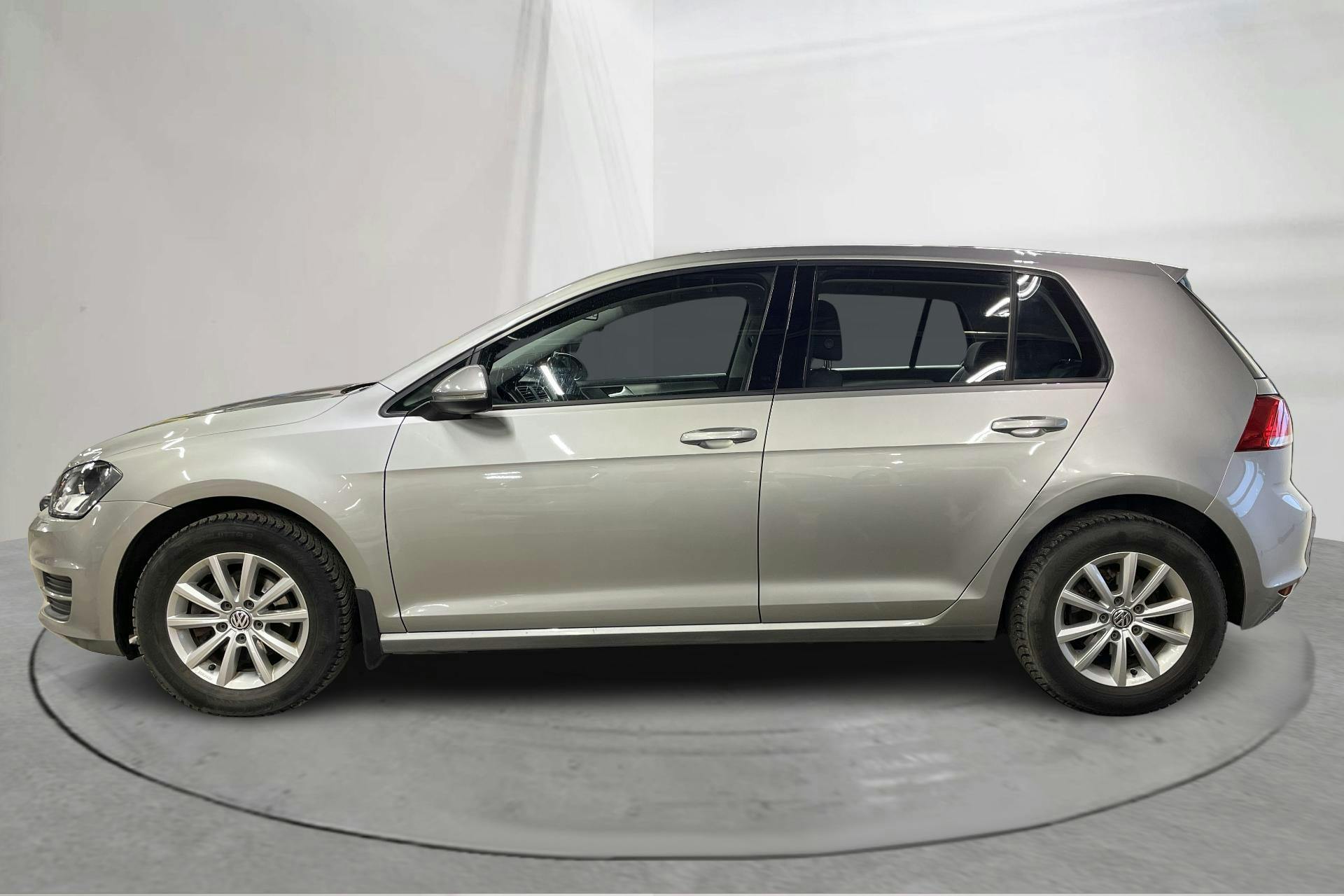 Presentationsfoto 2 av 15: VW Golf VII 1.2 TSI 5dr (110hk) - 16 527 mil - Manuell - silver - 2016