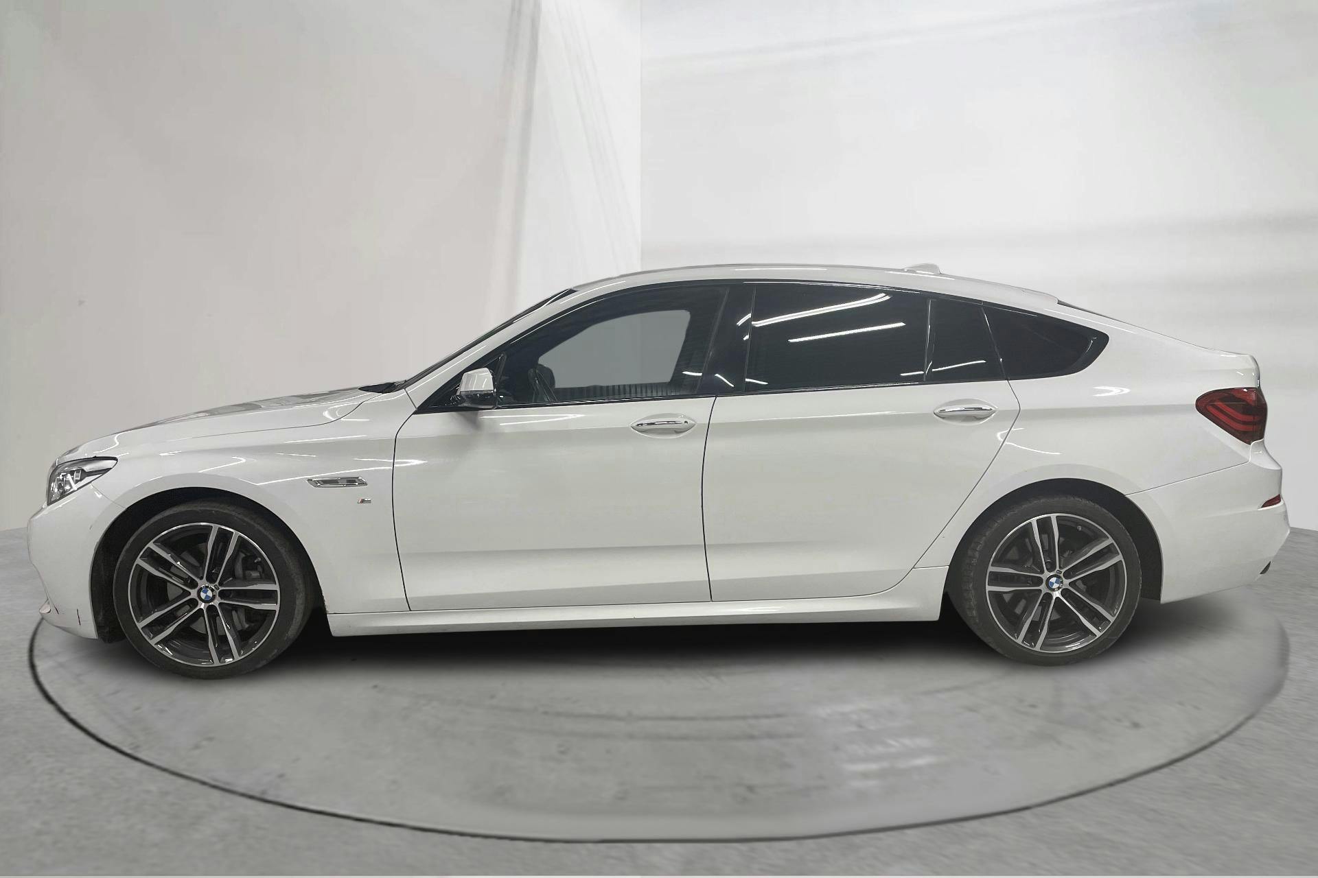 Presentationsfoto 2 av 16: BMW 530d GT xDrive, F07 (258hk) - 15 889 mil - Automat - vit - 2015
