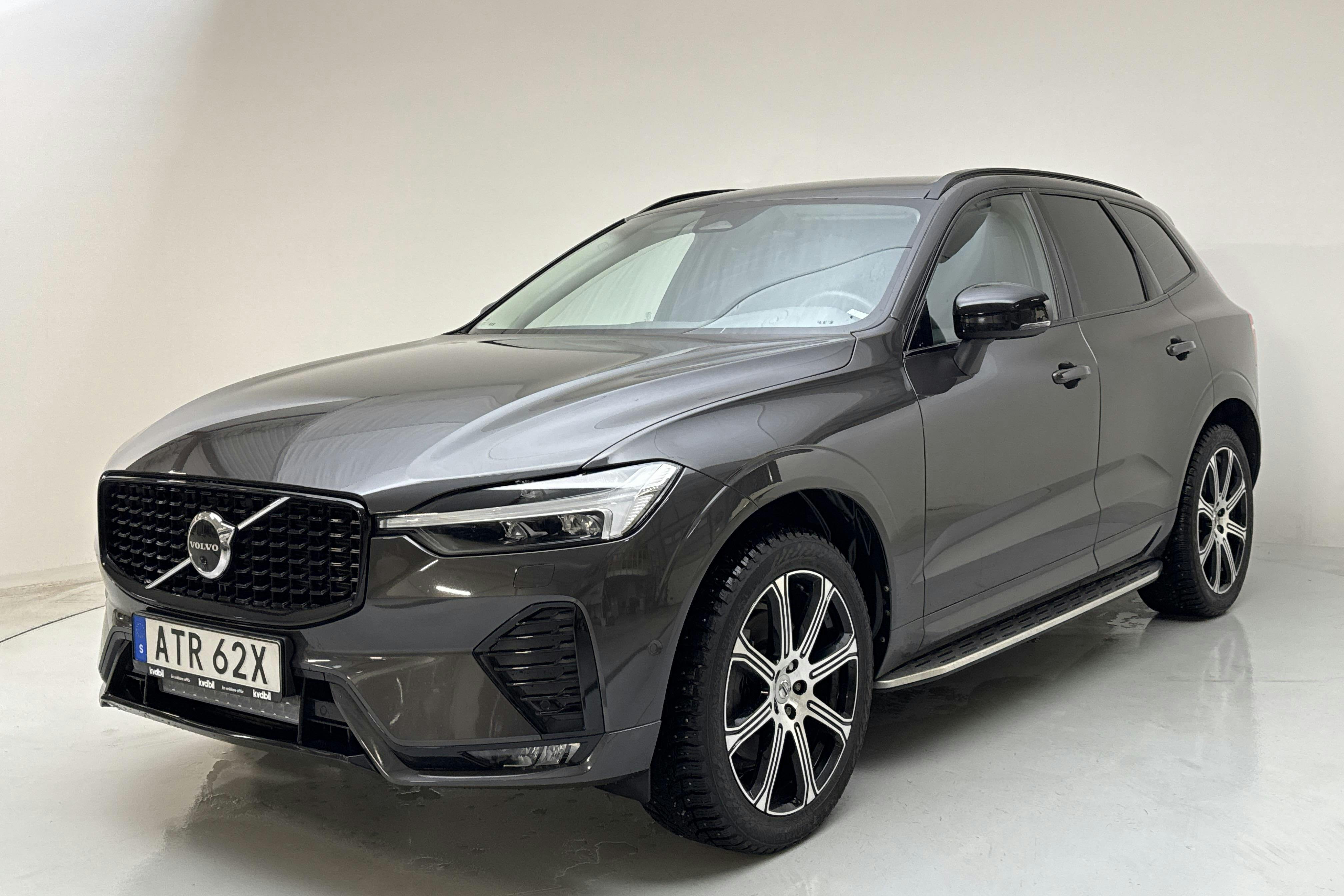 Esittelykuva 1 osoitteesta 20: Volvo XC60 B5 AWD Mildhybrid, Bensin (250hk) - 75 110 km - Automaattinen - harmaa - 2023