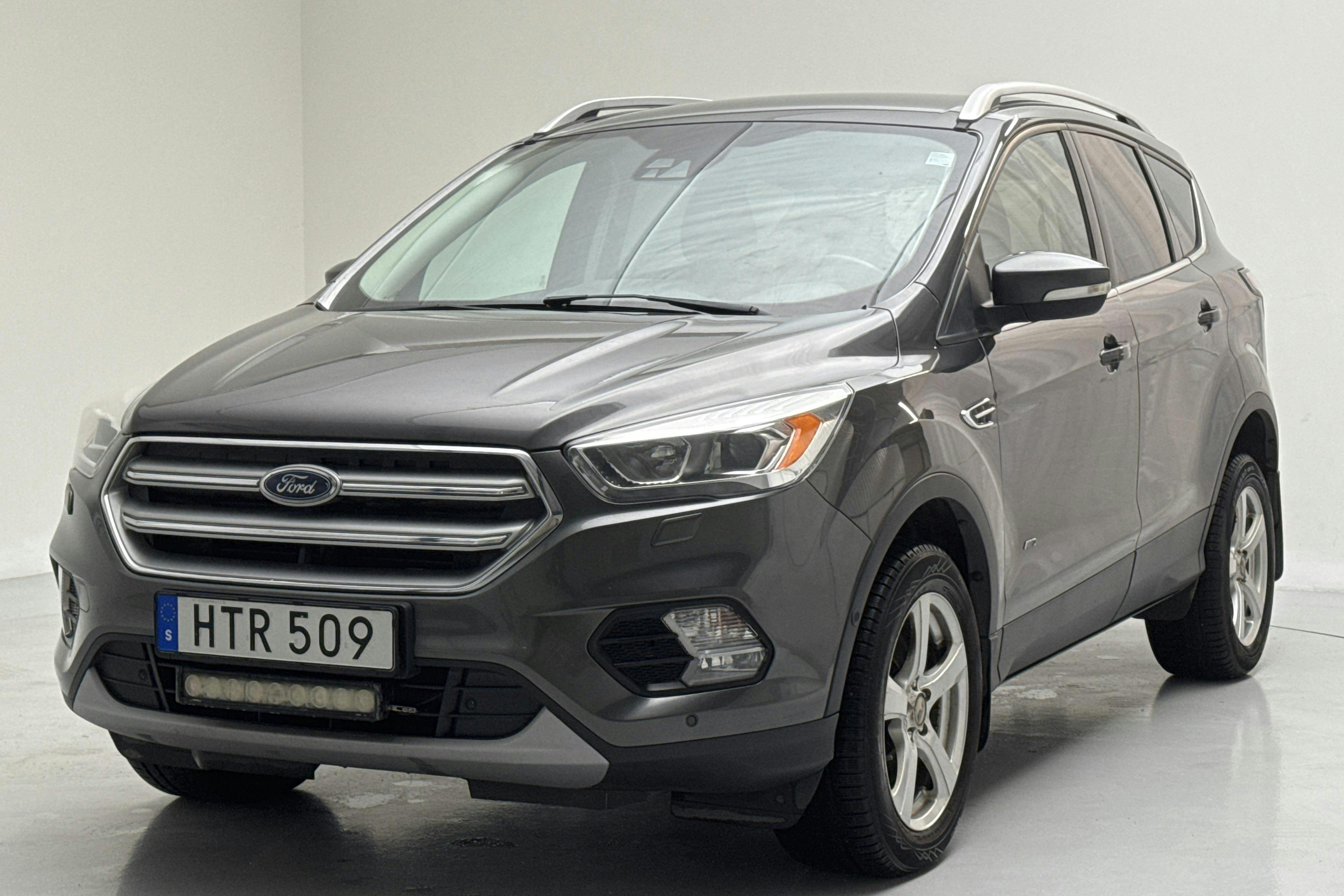Zdjęcie prezentacyjne 1 z 12: Ford Kuga 2.0 TDCi AWD (150hk) - 194 300 km - Automatyczna - szary - 2017