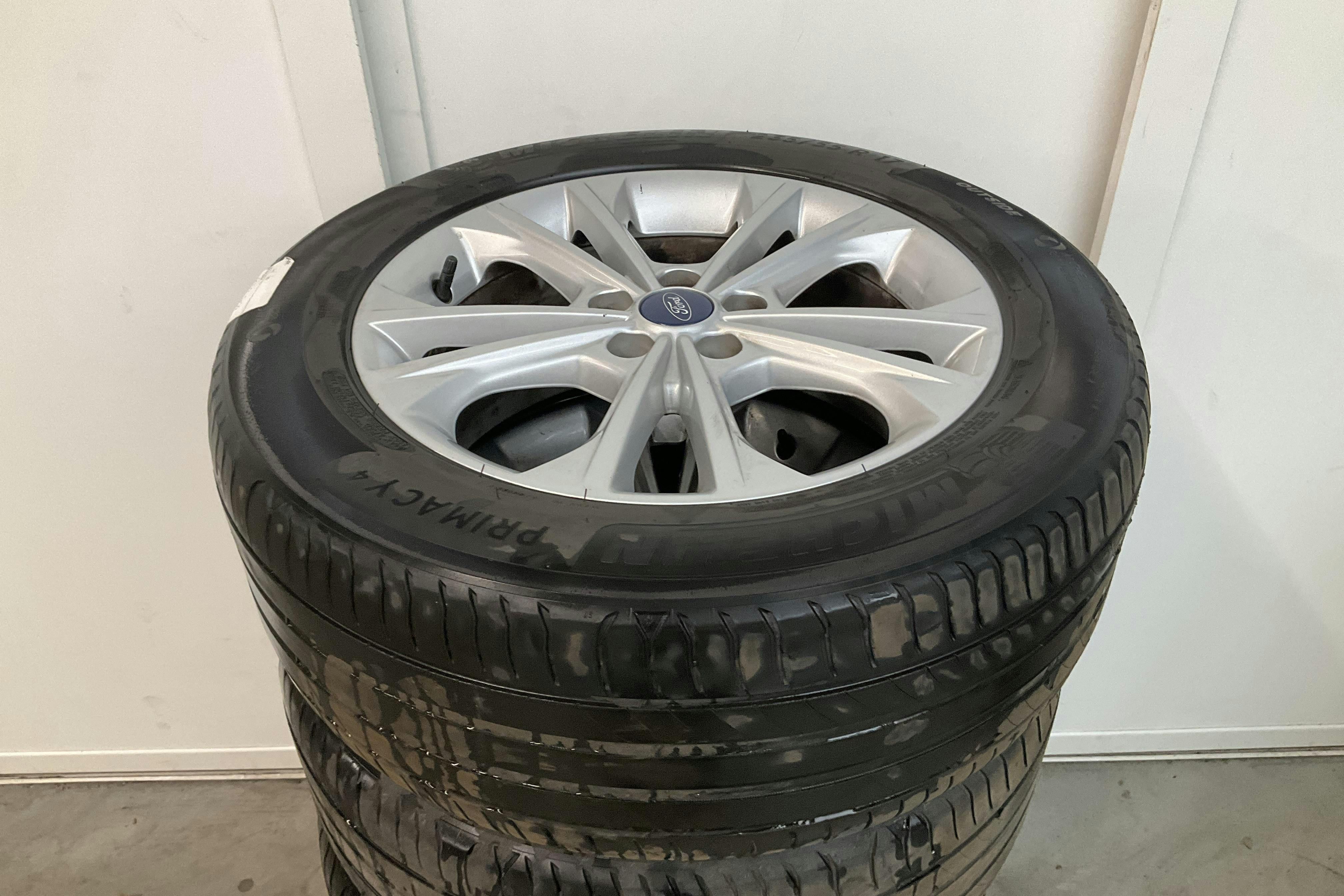 Zdjęcie prezentacyjne 12 z 12: Ford Kuga 2.0 TDCi AWD (150hk) - 194 300 km - Automatyczna - szary - 2017