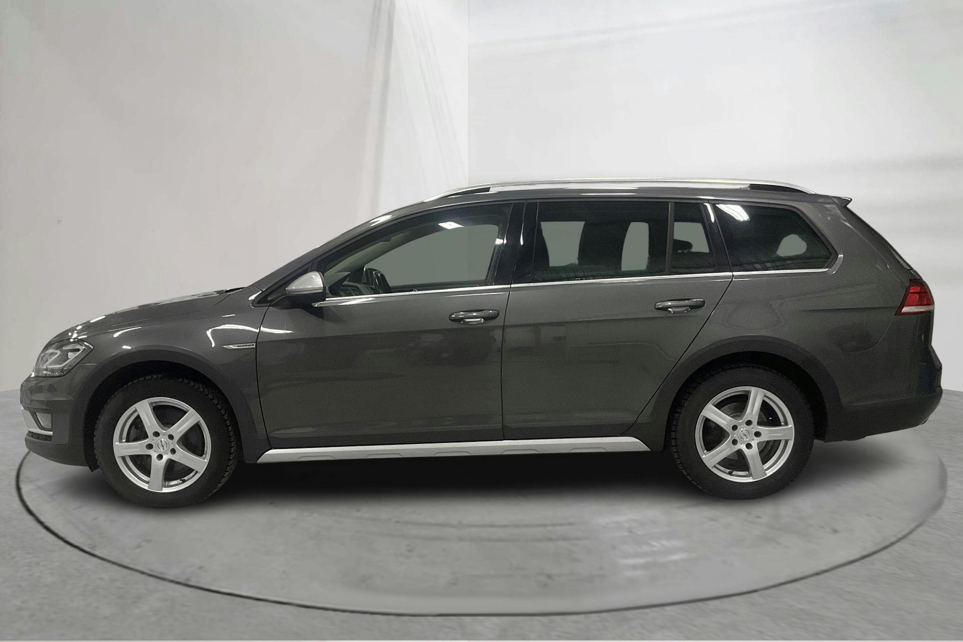 Presentationsfoto 2 av 16: VW Golf Alltrack 2.0 TDI 4Motion (184hk) - 12 149 mil - Automat - Dark Grey - 2018