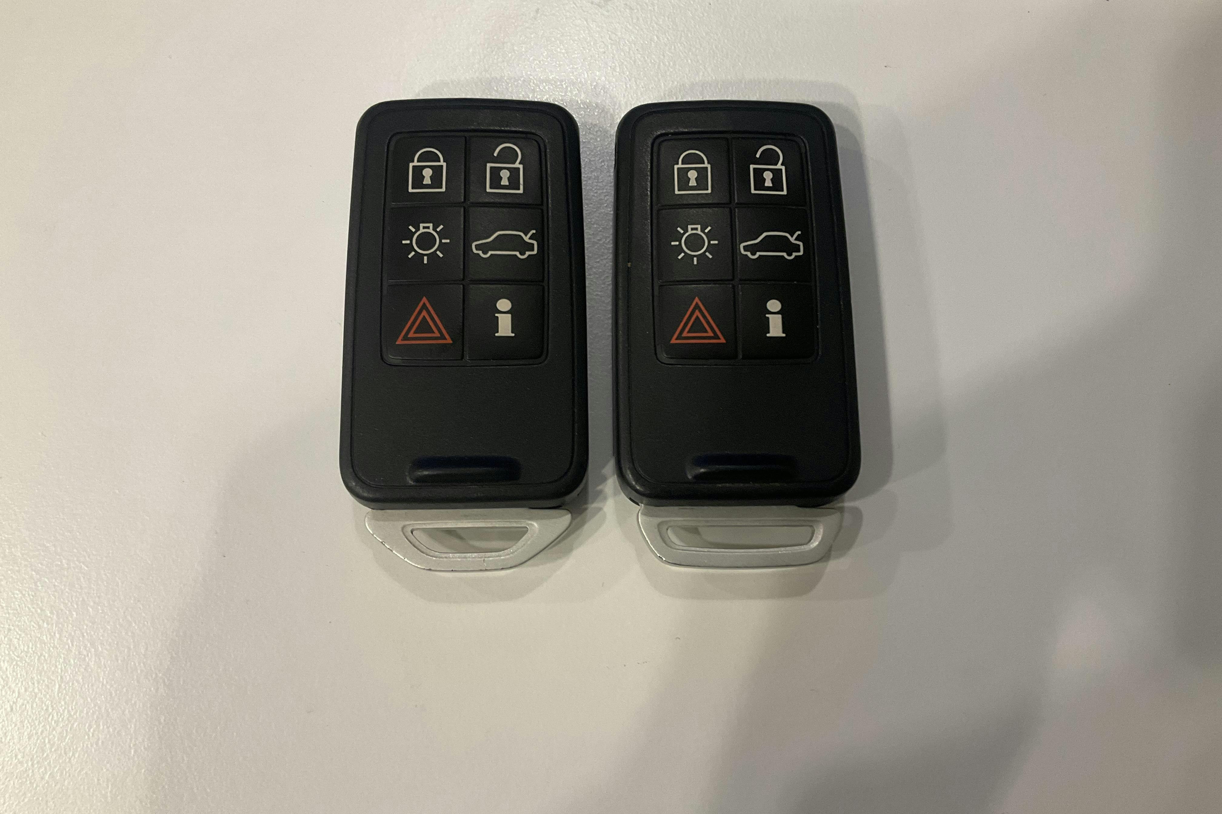 Esitlusfoto 18 aadressil 18: Volvo V70 II D3 (150hk) - 192 660 km - Automaatne - valge - 2016