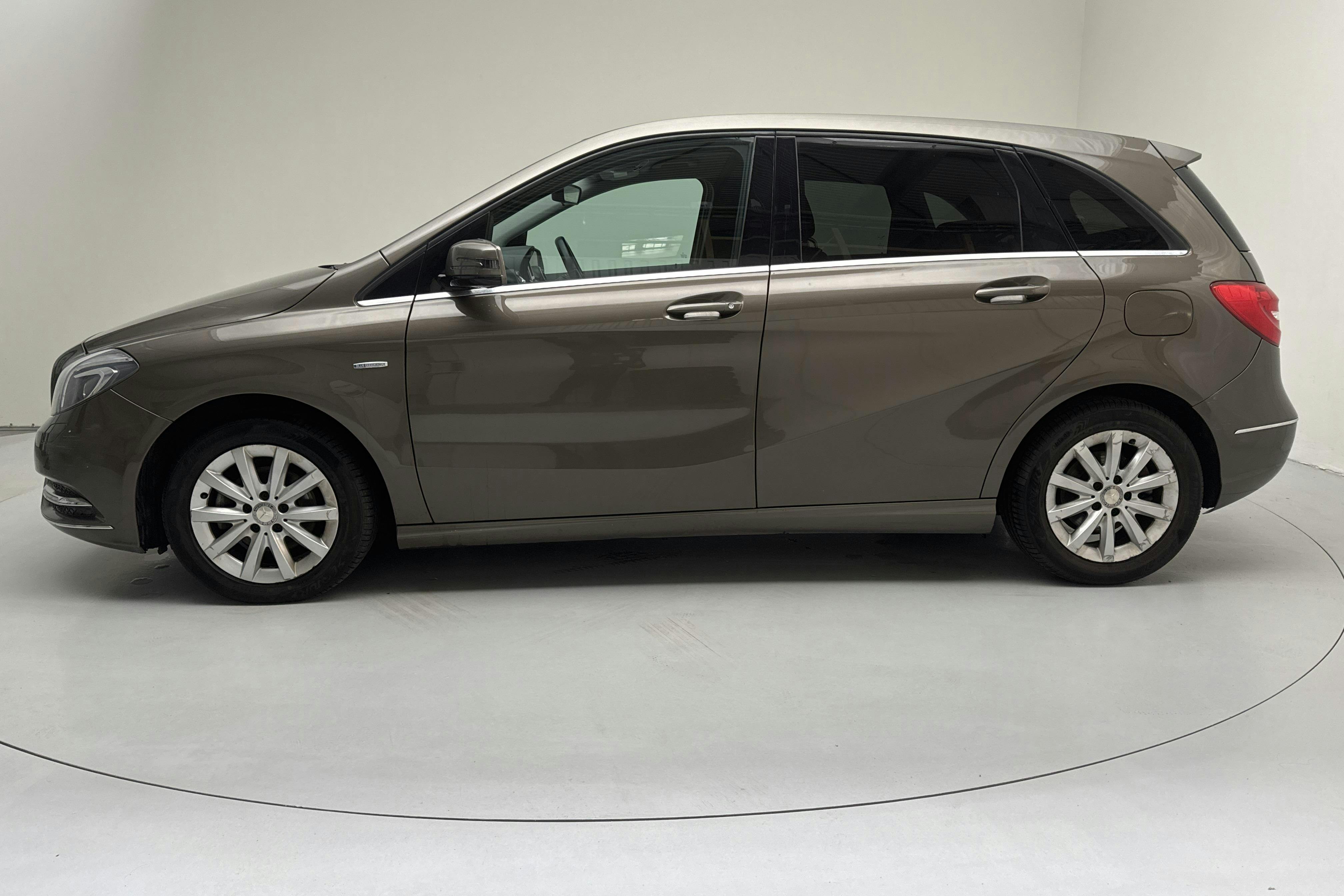 Esittelykuva 2 osoitteesta 12: Mercedes B 180 CDI W246 (109hk) - 96 340 km - Manuaalinen - harmaa - 2012