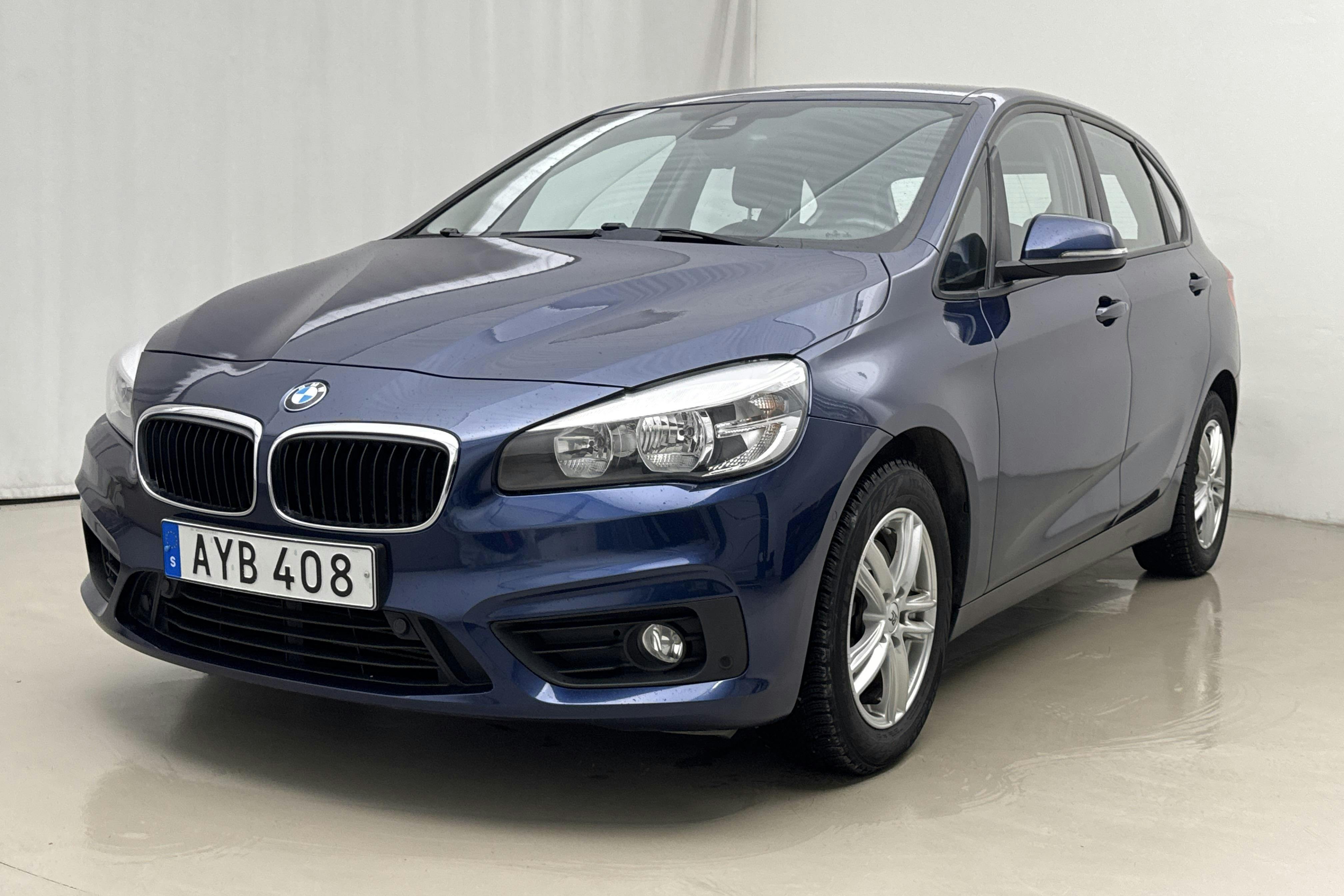 Presentation photo 1 of 17: BMW 218i Active Tourer, F45 (136hk) - 179 920 km - Manual - blue - 2015