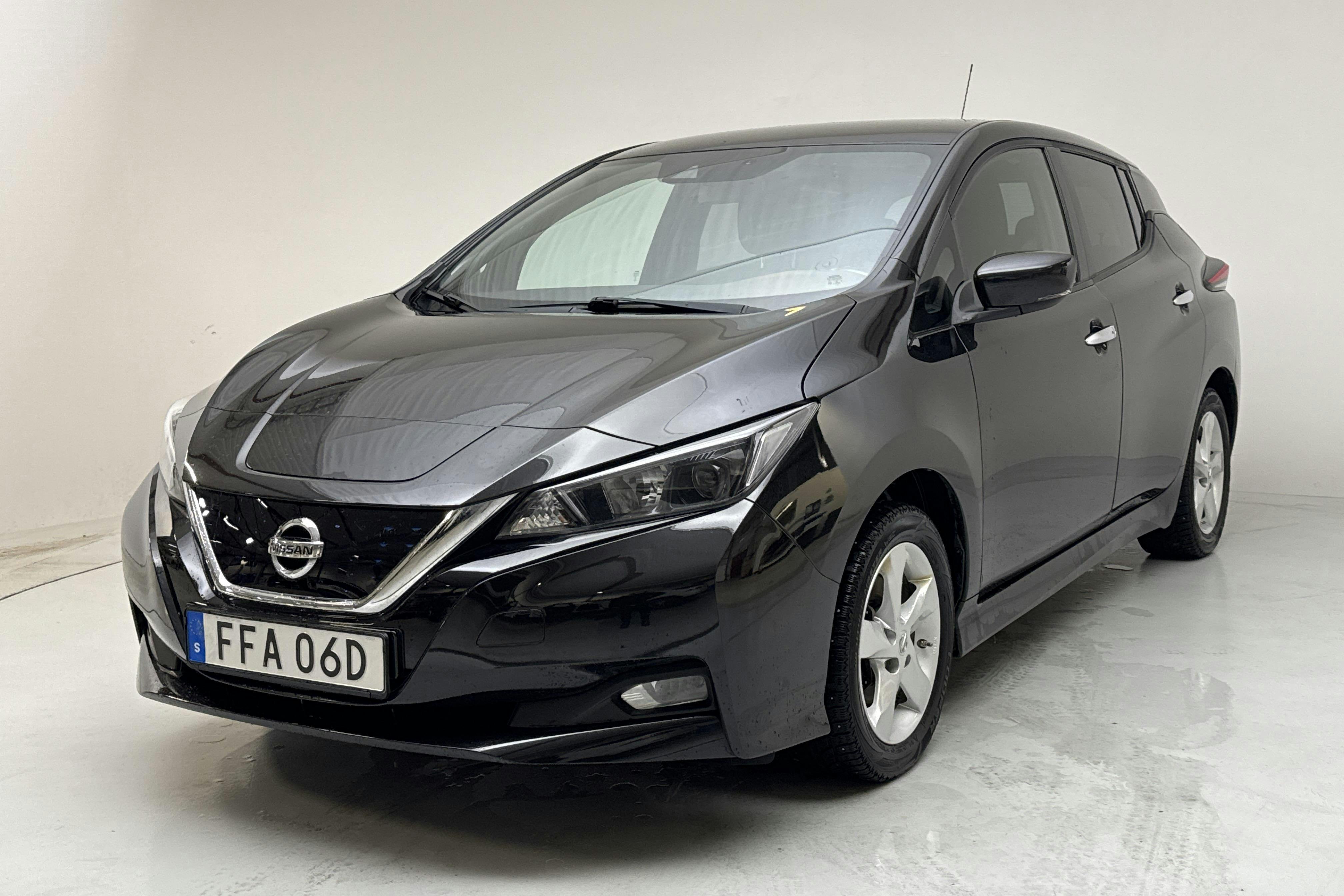 Presentationsfoto 1 av 16: Nissan LEAF 5dr 39kWh (150hk) - 8 902 mil - Automat - svart - 2021
