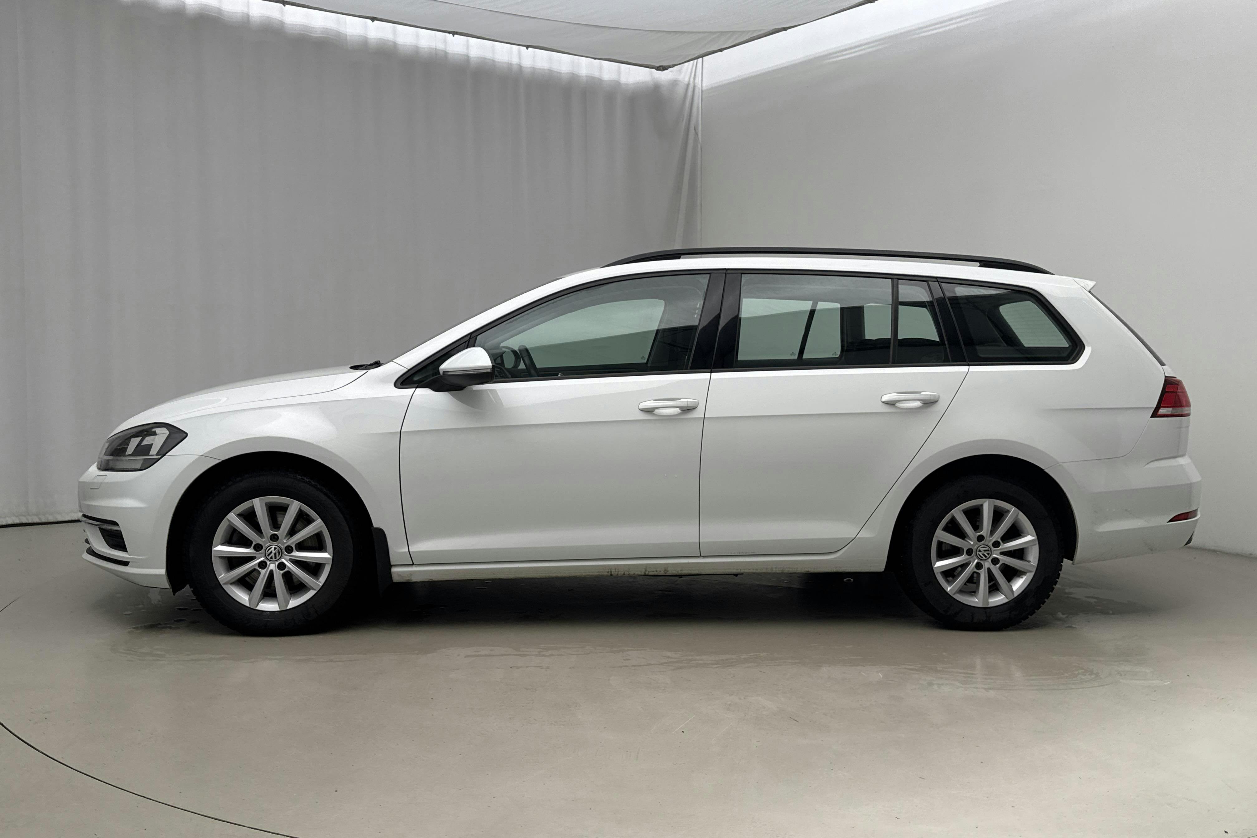 Presentation photo 2 of 18: VW Golf VII 1.0 TSI Sportscombi (115hk) - 92 050 km - Manual - white - 2019