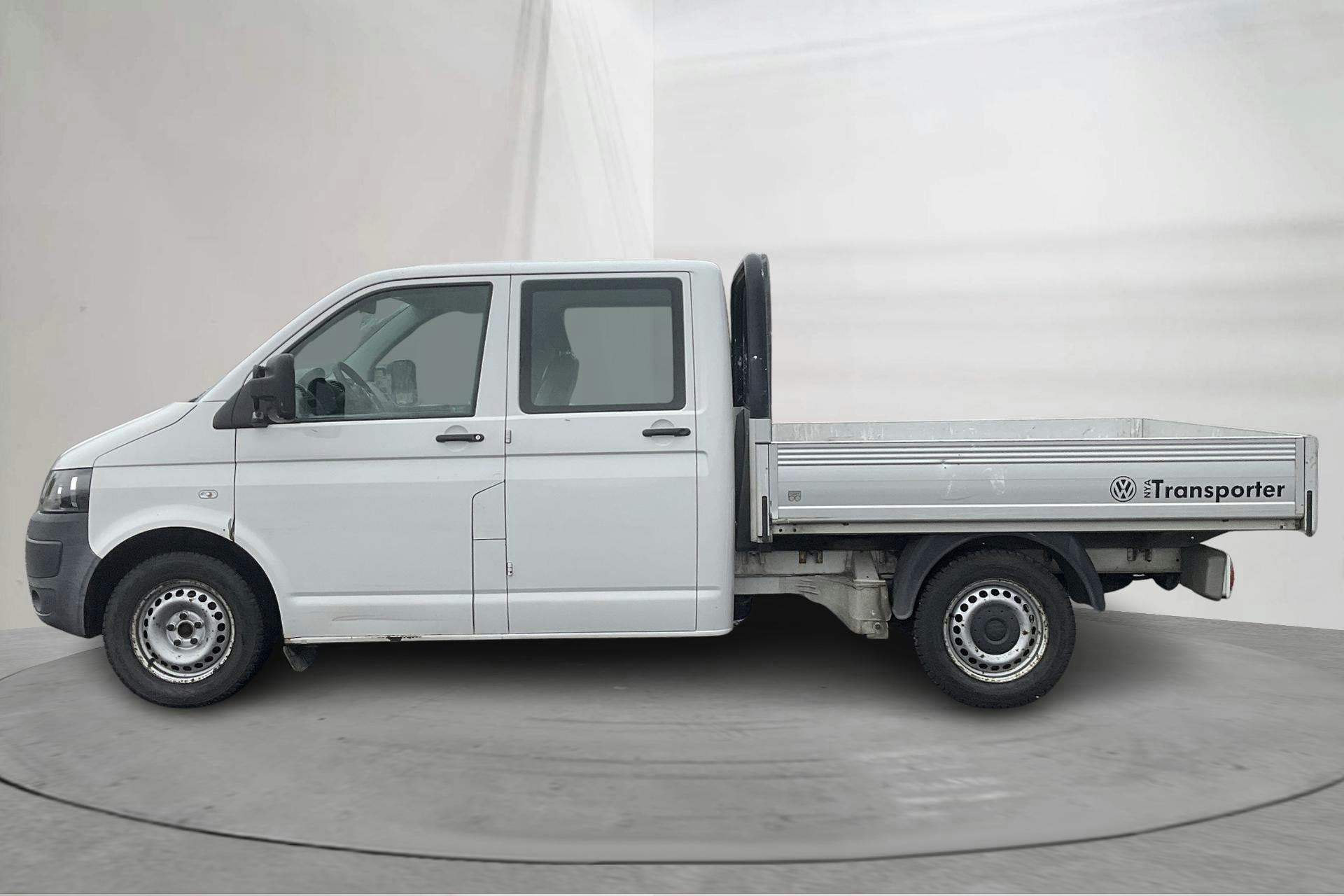 Presentation photo 2 of 12: VW Transporter T5 2.0 TDI Pickup (140hk) - 174 200 km - Manual - white - 2010