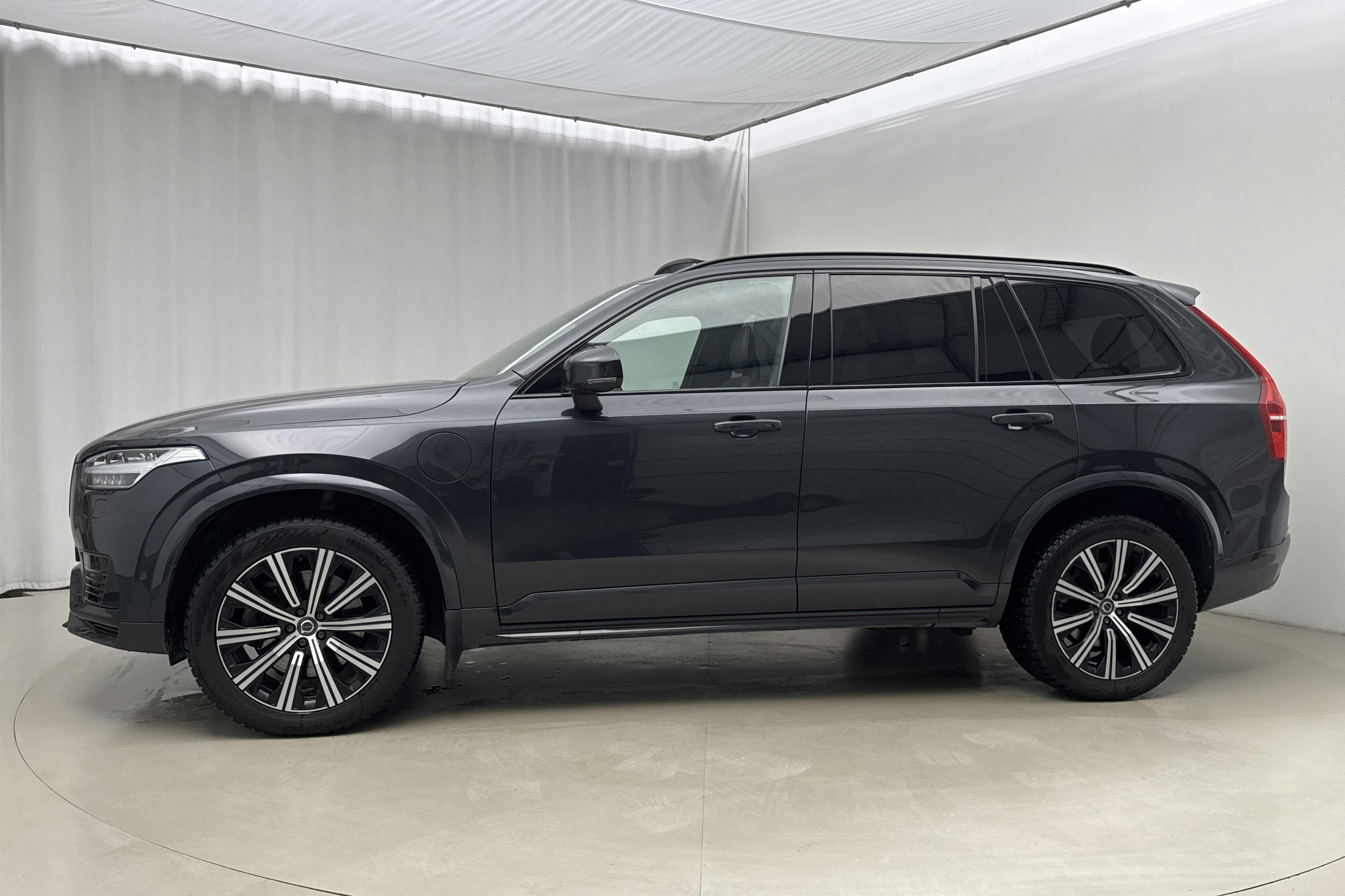 Esittelykuva 2 osoitteesta 32: Volvo XC90 T8 AWD Twin Engine (390hk) - 90 150 km - Automaattinen - harmaa - 2021