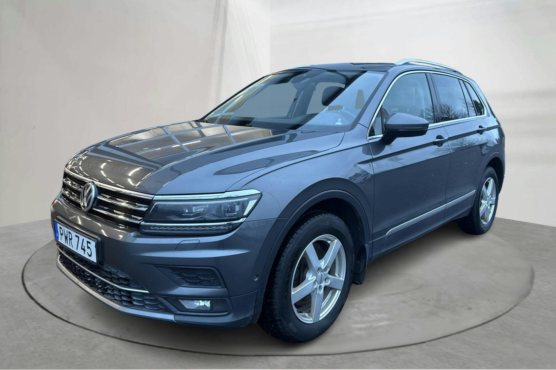 Presentationsfoto 1 av 17: VW Tiguan 2.0 TDI 4MOTION (190hk) - 18 696 mil - Automat - silver - 2018