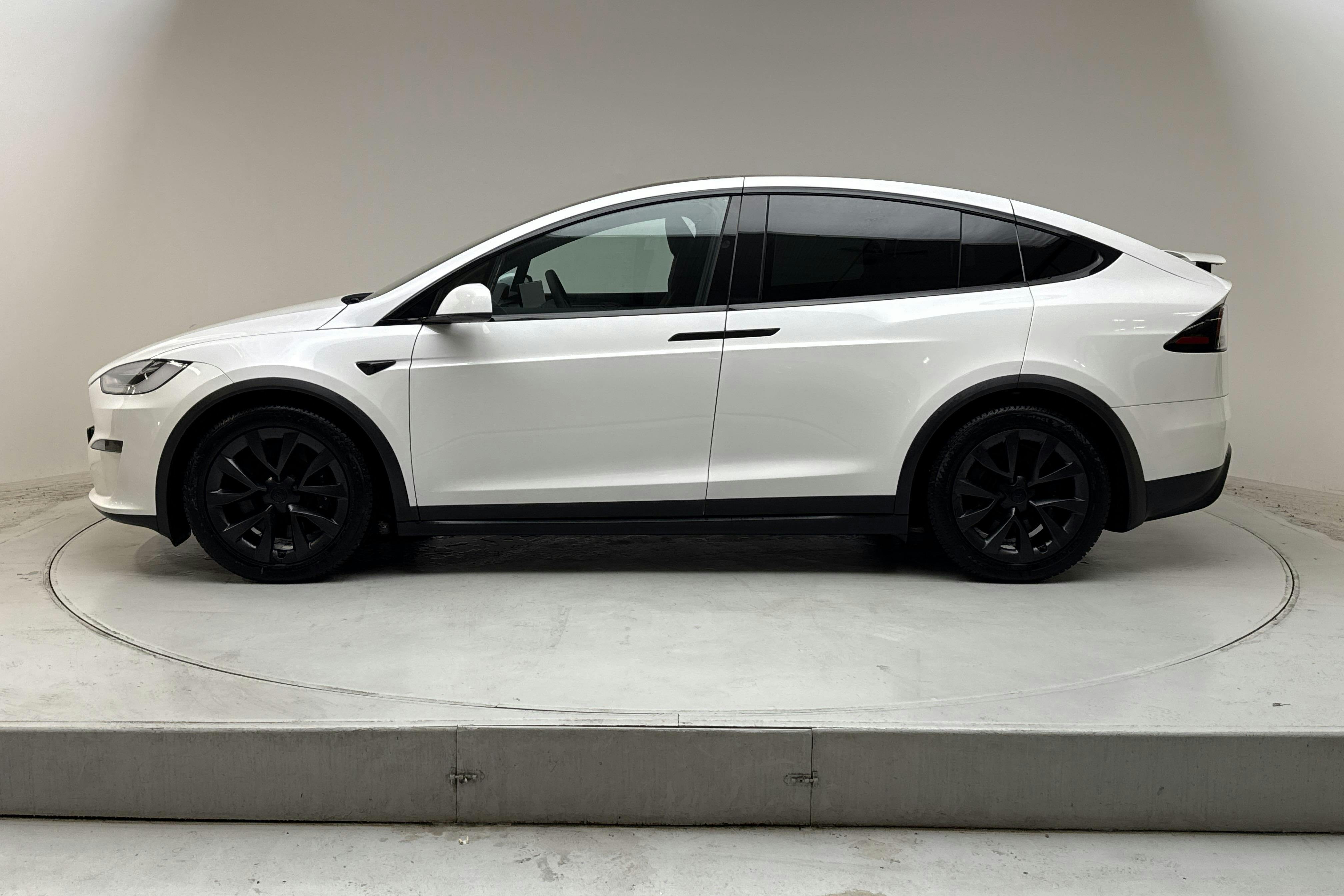 Presentationsfoto 2 av 19: Tesla Model X LR AWD (669hk) - 9 327 mil - Automat - vit - 2023