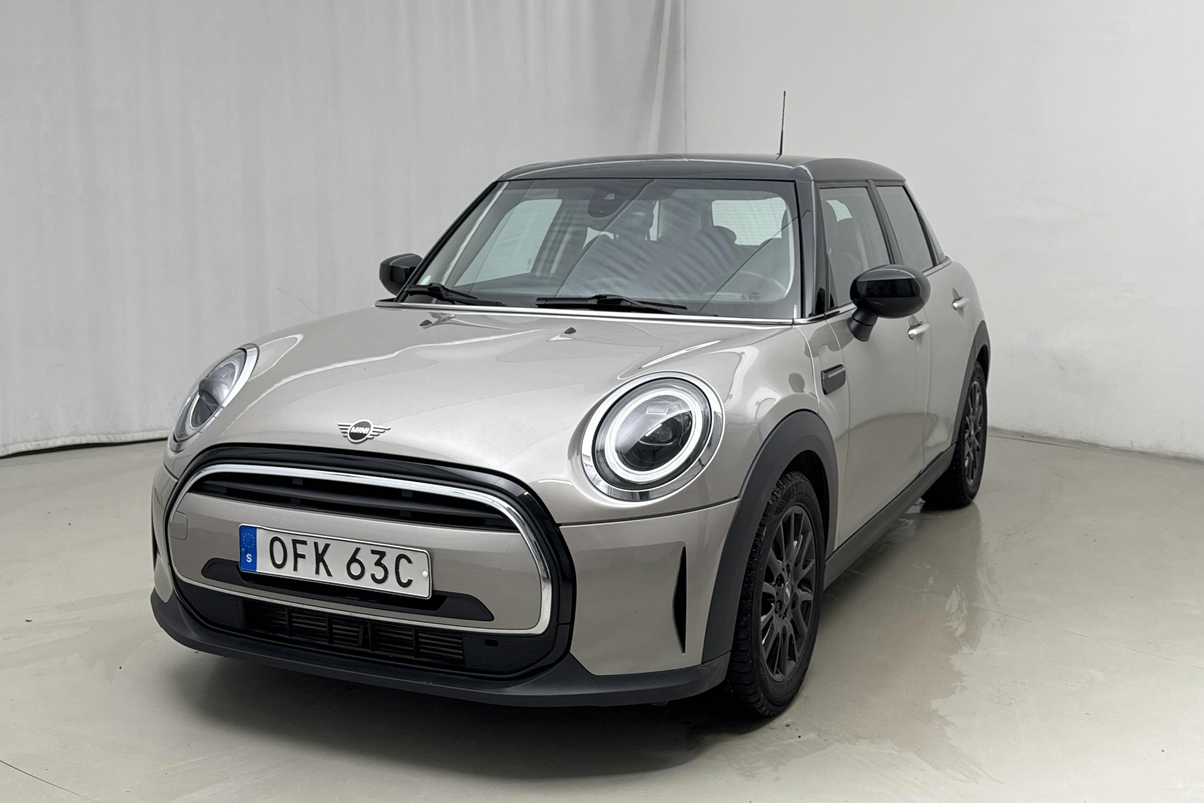 Presentationsfoto 1 av 13: MINI Cooper Hatch 5dr, F55 LCI (136hk) - 10 389 mil - Manuell - grå - 2022