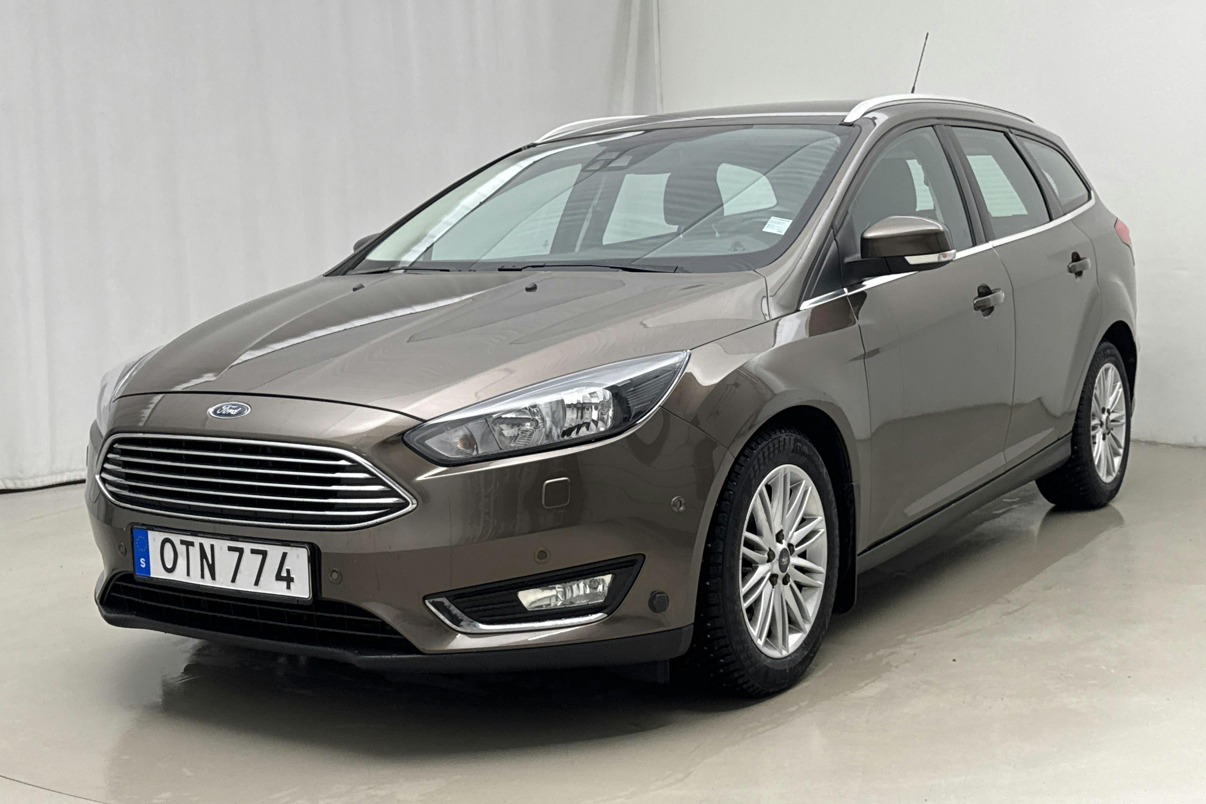 Esittelykuva 1 osoitteesta 17: Ford Focus 1.0 EcoBoost Kombi (125hk) - 126 040 km - Manuaalinen - ruskea - 2016