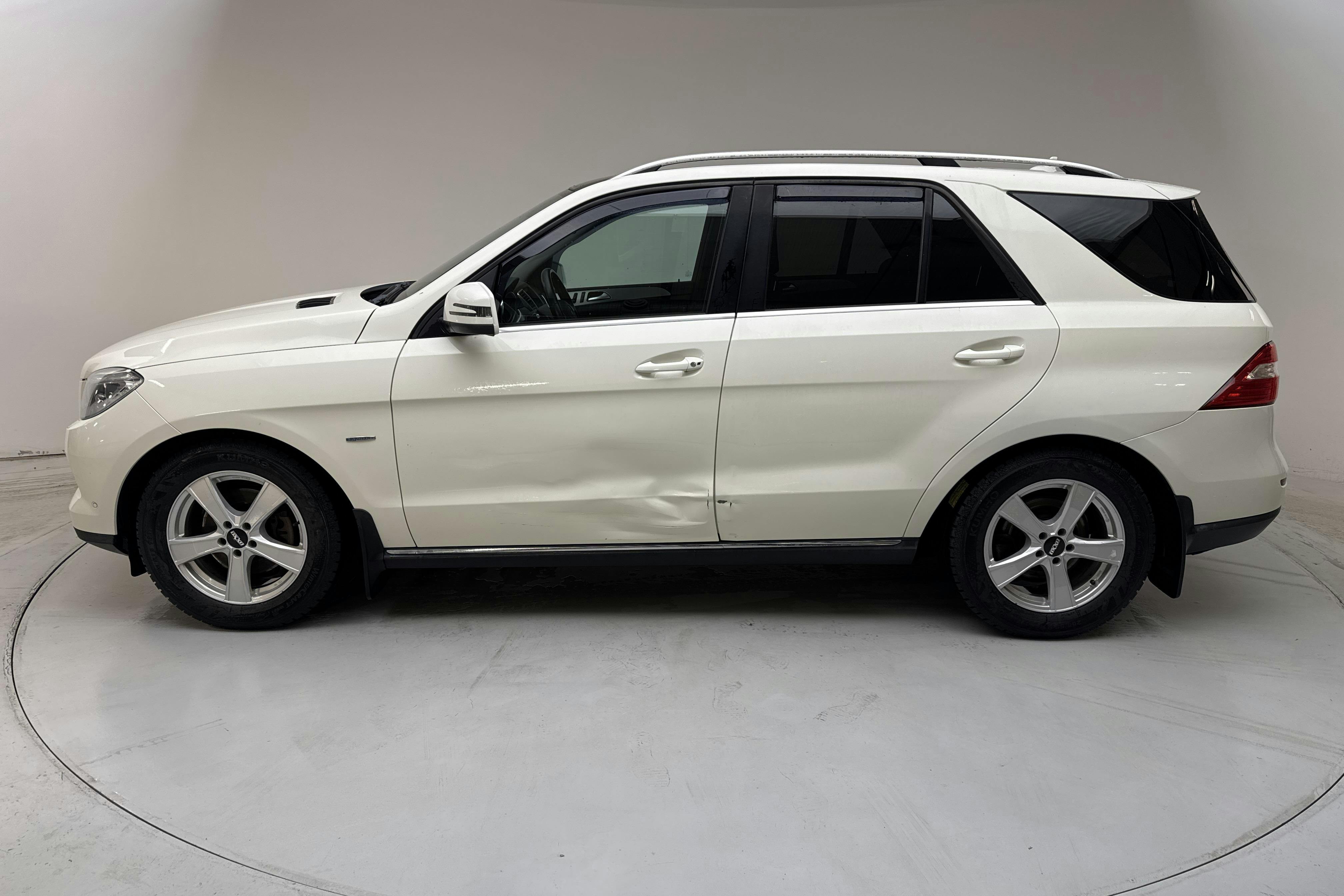 Presentationsfoto 2 av 15: Mercedes ML 250 CDI BlueTEC W166 (204hk) - 18 397 mil - Automat - vit - 2012