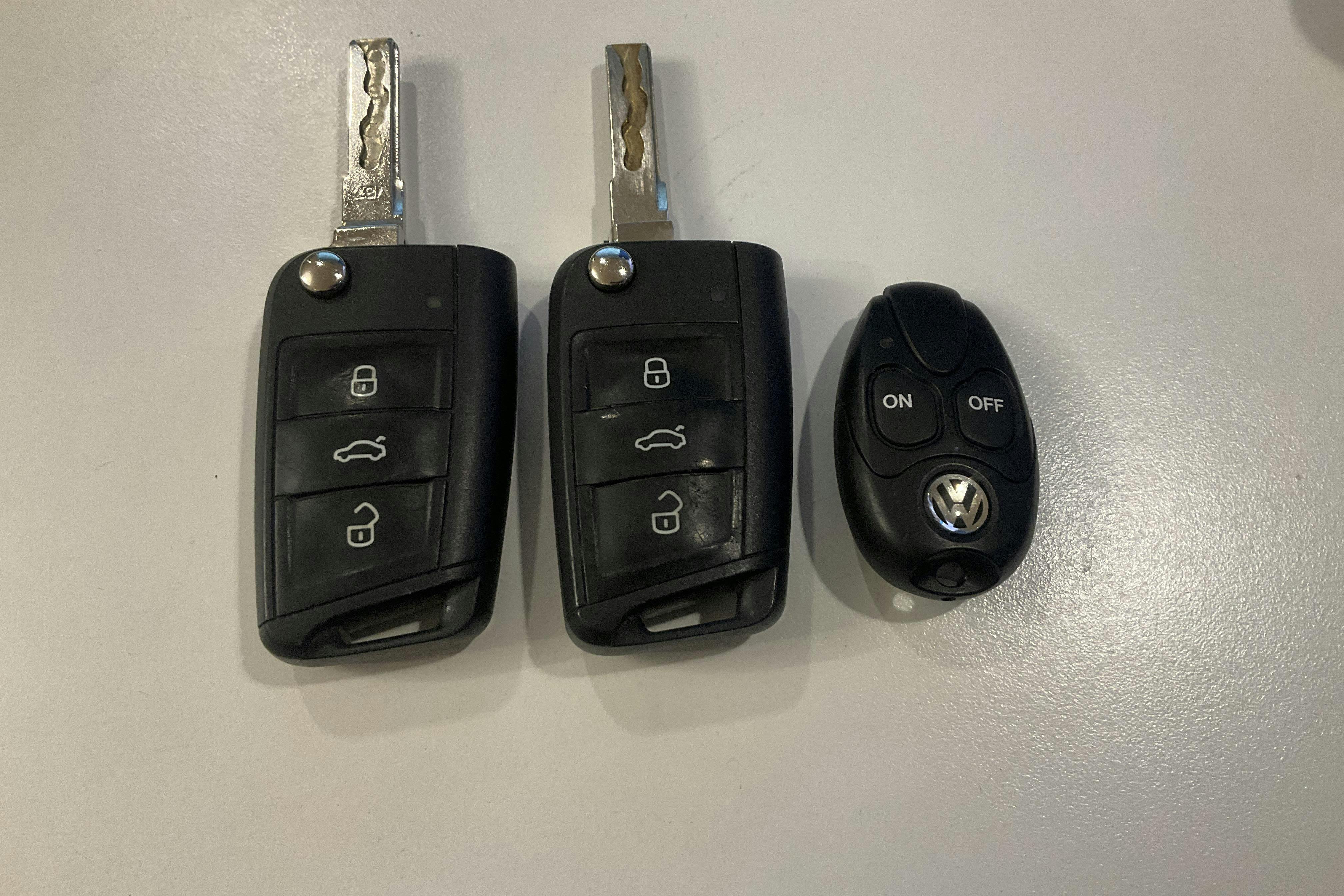 Zdjęcie prezentacyjne 19 z 19: VW Golf VII 1.6 TDI BlueMotion Technology 5dr (105hk) - 190 900 km - Automatyczna - biały - 2013