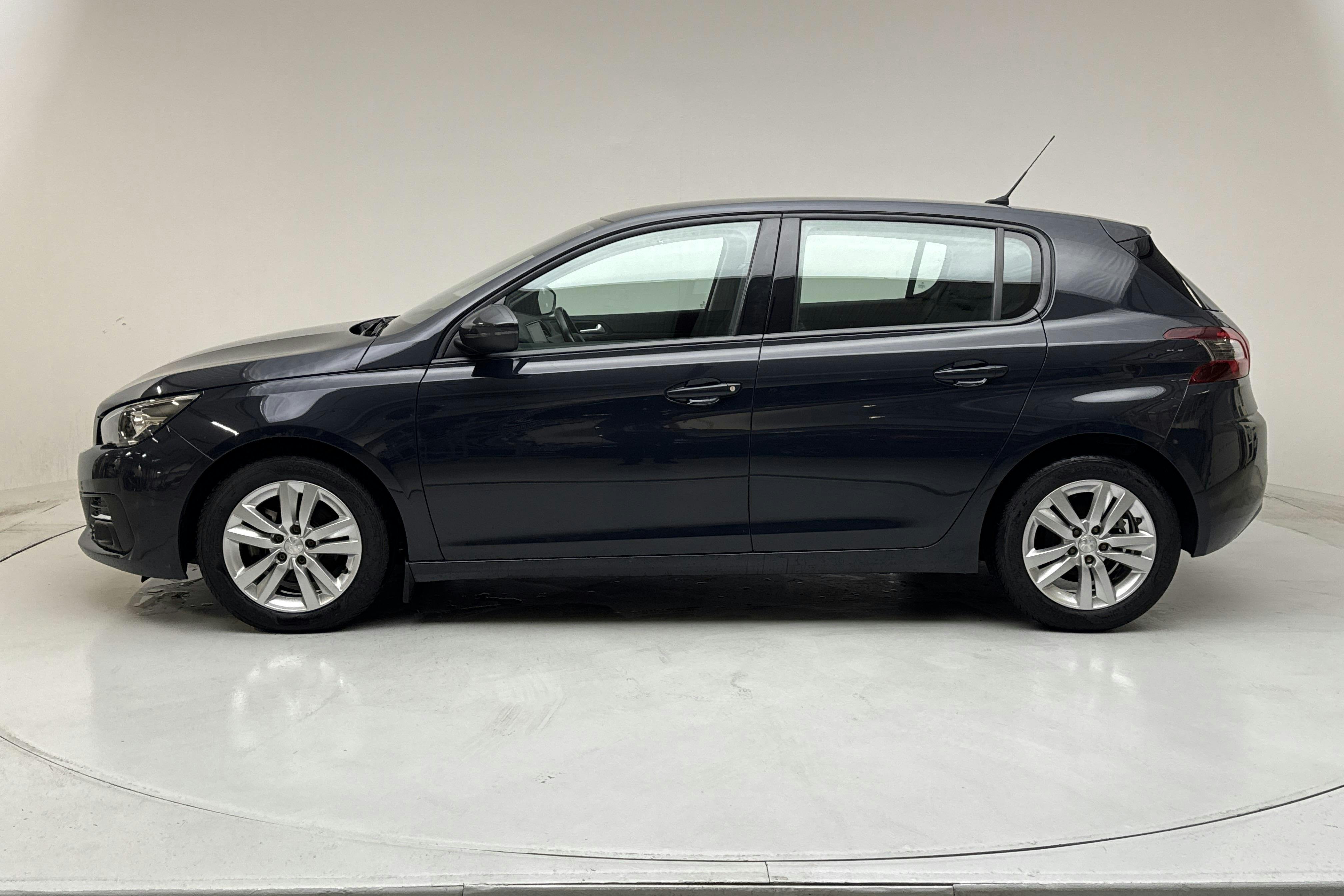 Esitlusfoto 2 aadressil 13: Peugeot 308 BlueHDi 5dr (130hk) - 213 960 km - Käsitsi - Dark Grey - 2019