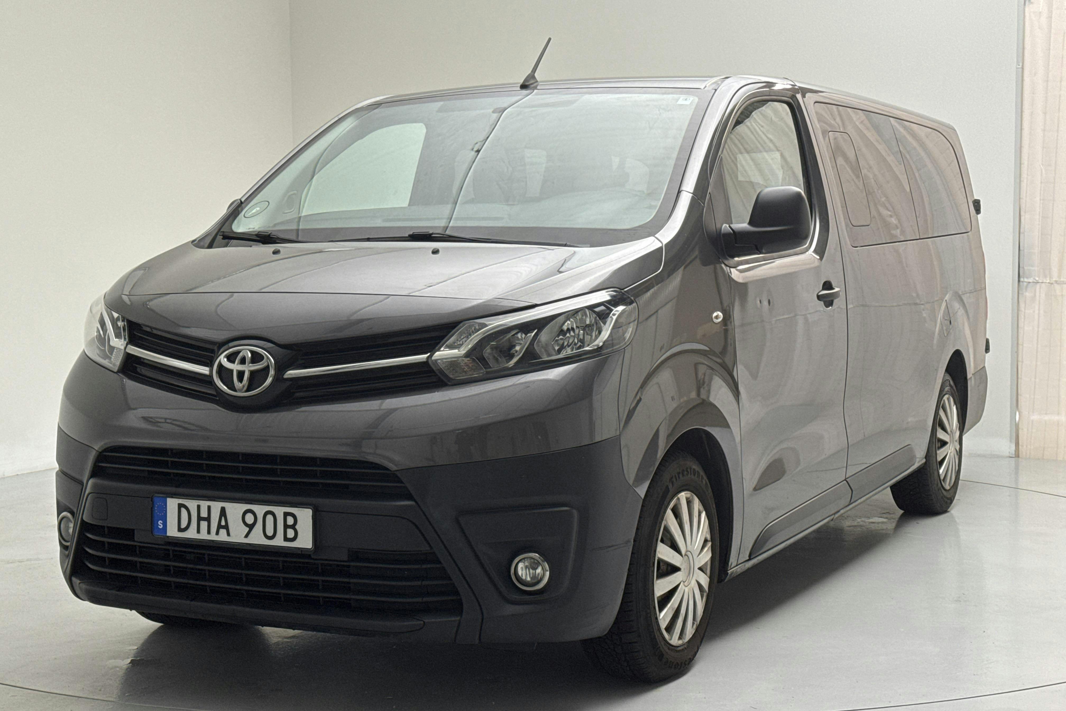 Esittelykuva 1 osoitteesta 14: Toyota PROACE 1.6 (115hk) - 247 270 km - Manuaalinen - Dark Grey - 2018