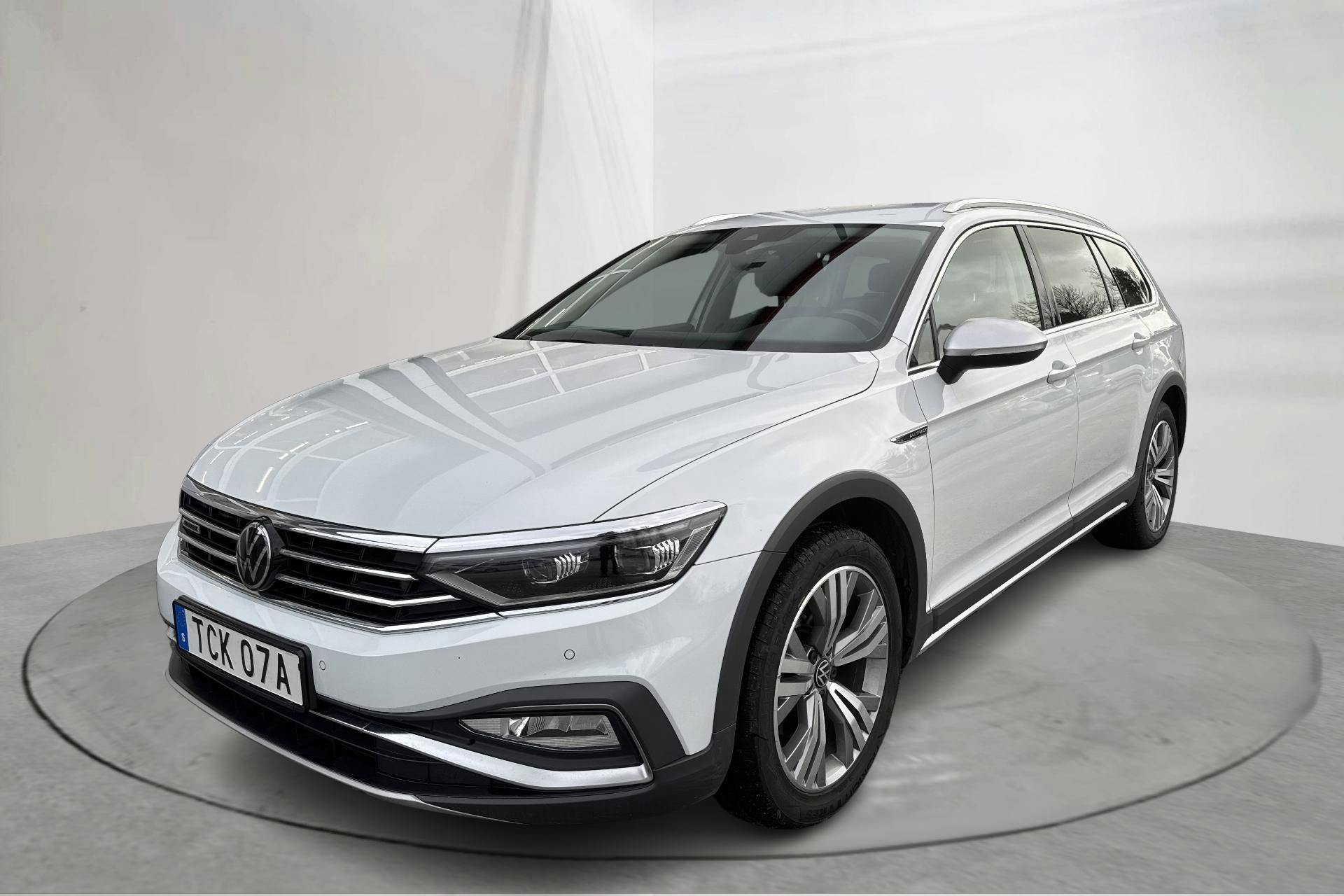 Presentation photo 1 of 14: VW Passat Alltrack 2.0 TDI Sportscombi 4Motion (200hk) - 121 650 km - Automatic - white - 2022