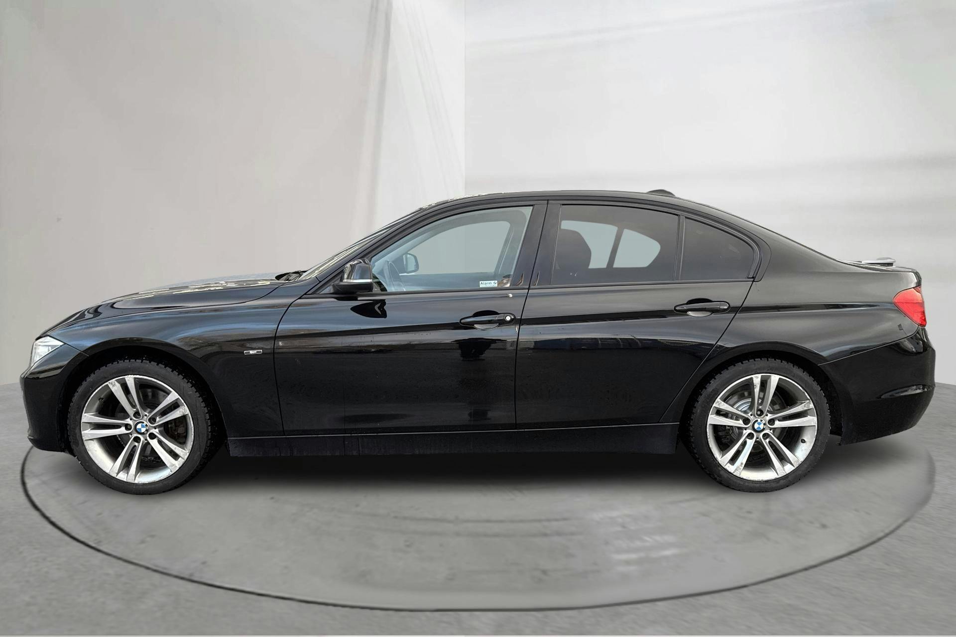 Presentationsfoto 2 av 14: BMW 328i Sedan, F30 (245hk) - 16 133 mil - Manuell - svart - 2013