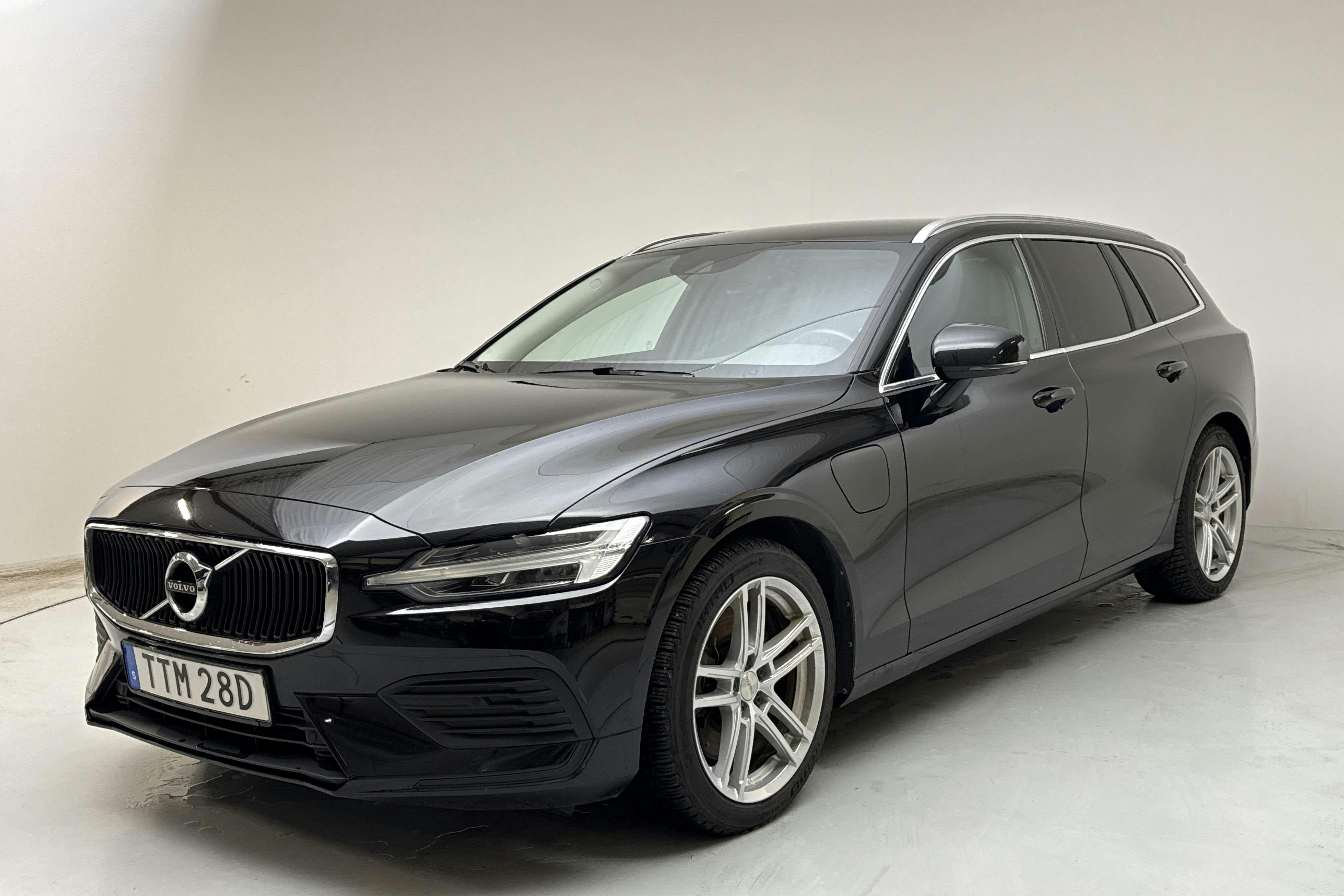 Esitlusfoto 1 aadressil 17: Volvo V60 T6 AWD Twin Engine (340hk) - 152 180 km - Automaatne - must - 2020