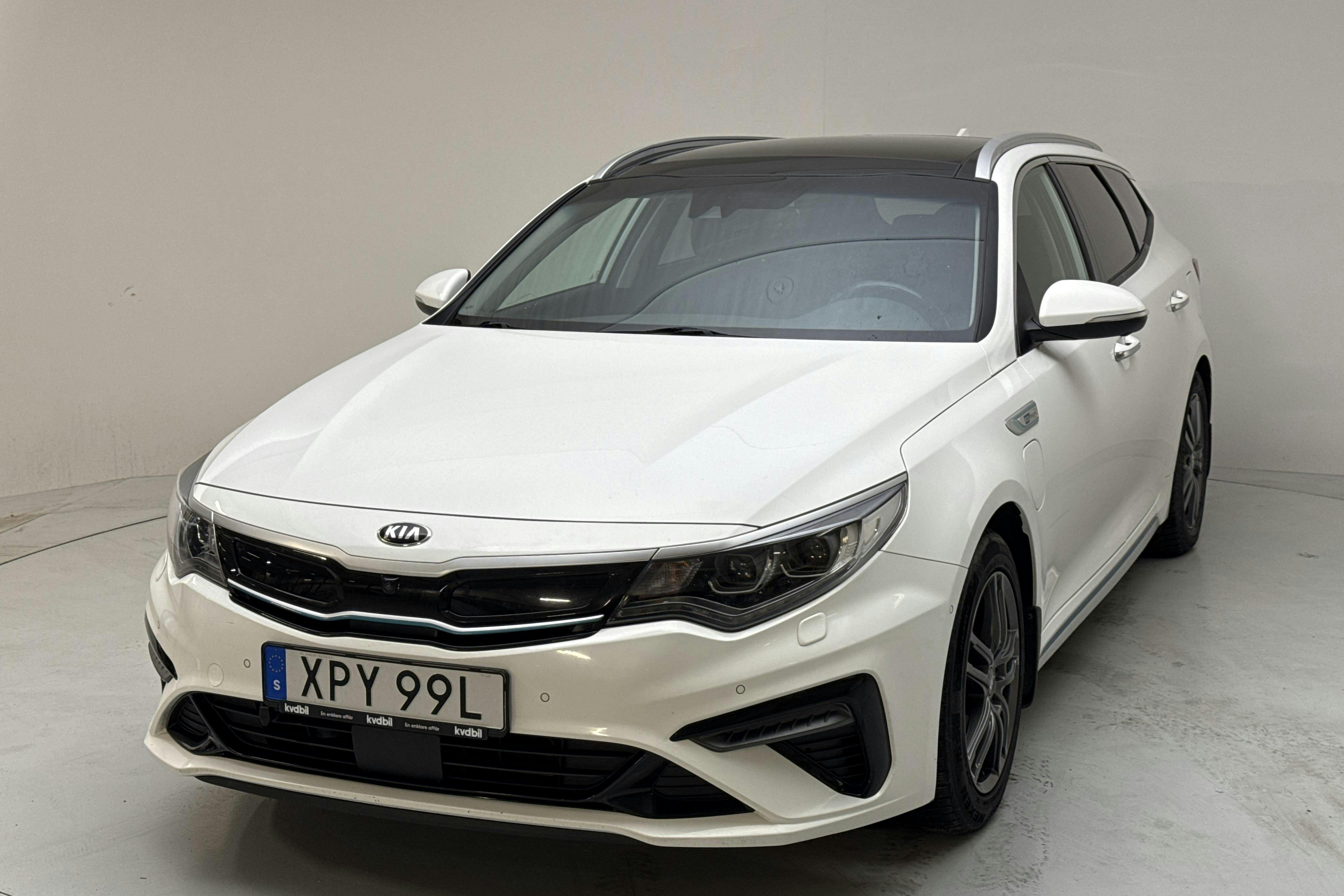 Zdjęcie prezentacyjne 1 z 19: KIA Optima 2.0 GDi Plug-in Hybrid SW (205hk) - 215 340 km - Automatyczna - biały - 2020
