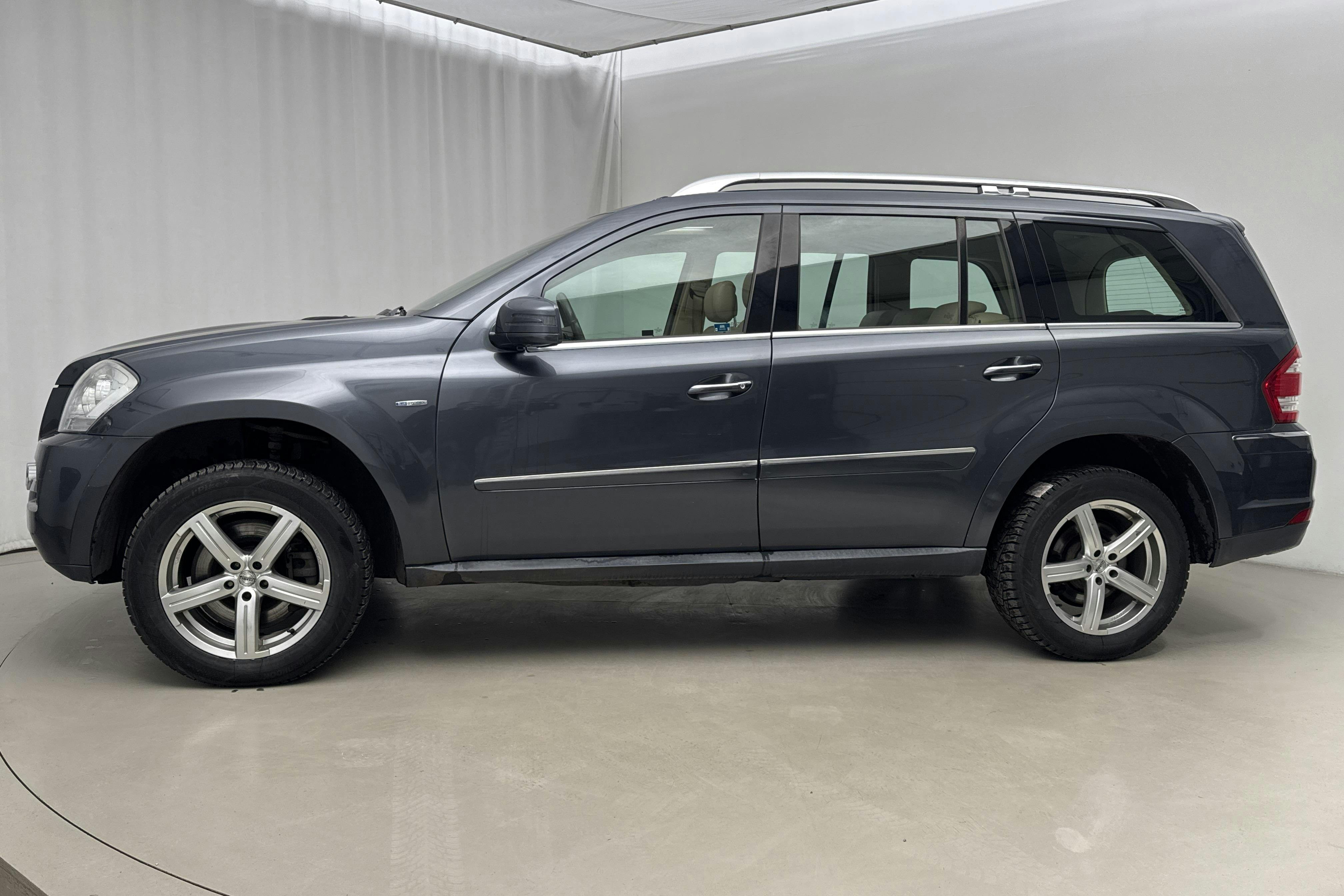 Presentation photo 2 of 23: Mercedes GL 350 CDI BlueEfficiency (265hk) - 247 450 km - Automatic - Dark Grey - 2011