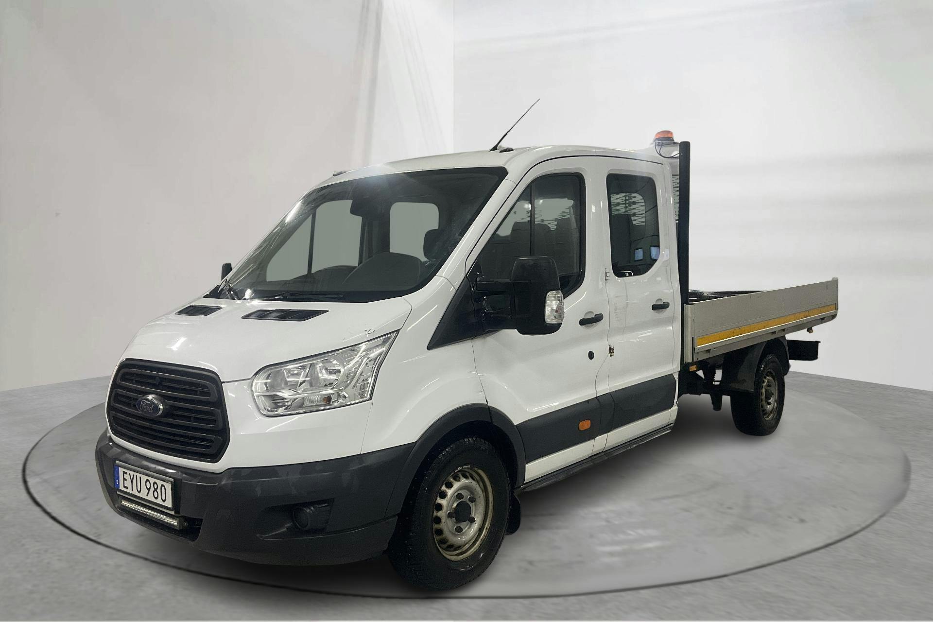 Presentation photo 1 of 17: Ford Transit Chassi 350 2.2 TDCi AWD (155hk) - 125 650 km - Manual - white - 2016