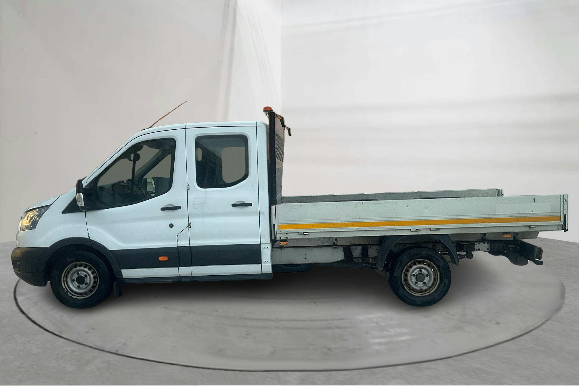 Presentation photo 2 of 17: Ford Transit Chassi 350 2.2 TDCi AWD (155hk) - 125 650 km - Manual - white - 2016