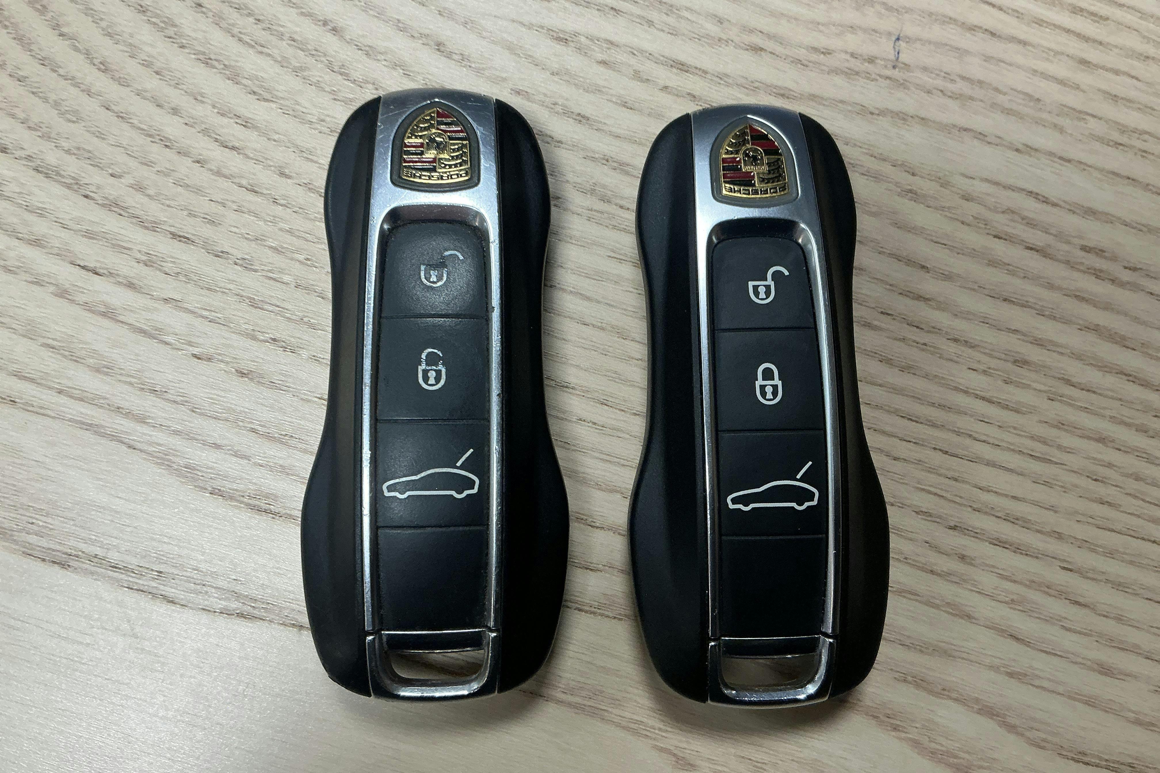 Presentation photo 17 of 17: Porsche Panamera 4S Diesel (422hk) - 305 380 km - Automatic - black - 2017