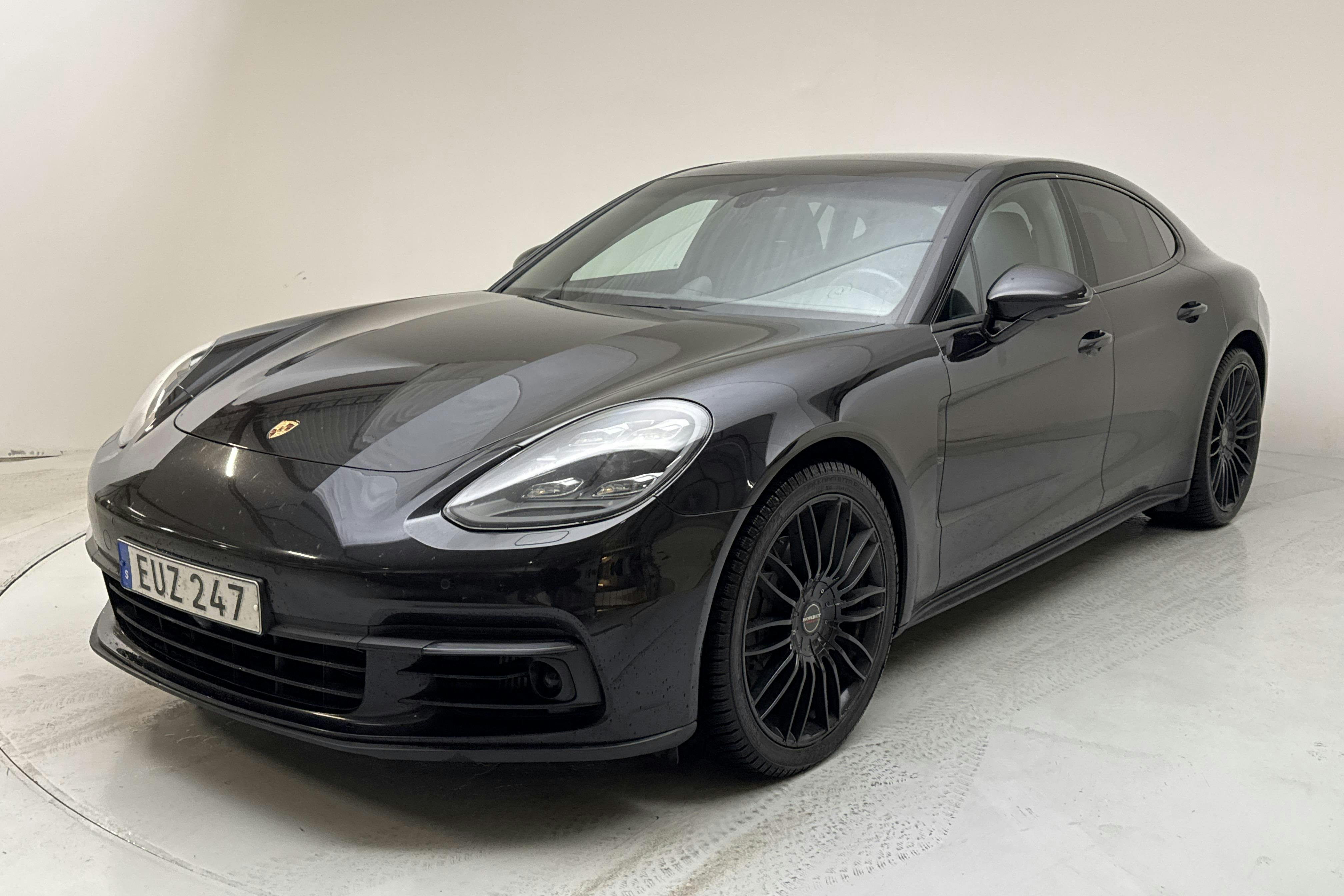 Presentation photo 1 of 17: Porsche Panamera 4S Diesel (422hk) - 305 380 km - Automatic - black - 2017
