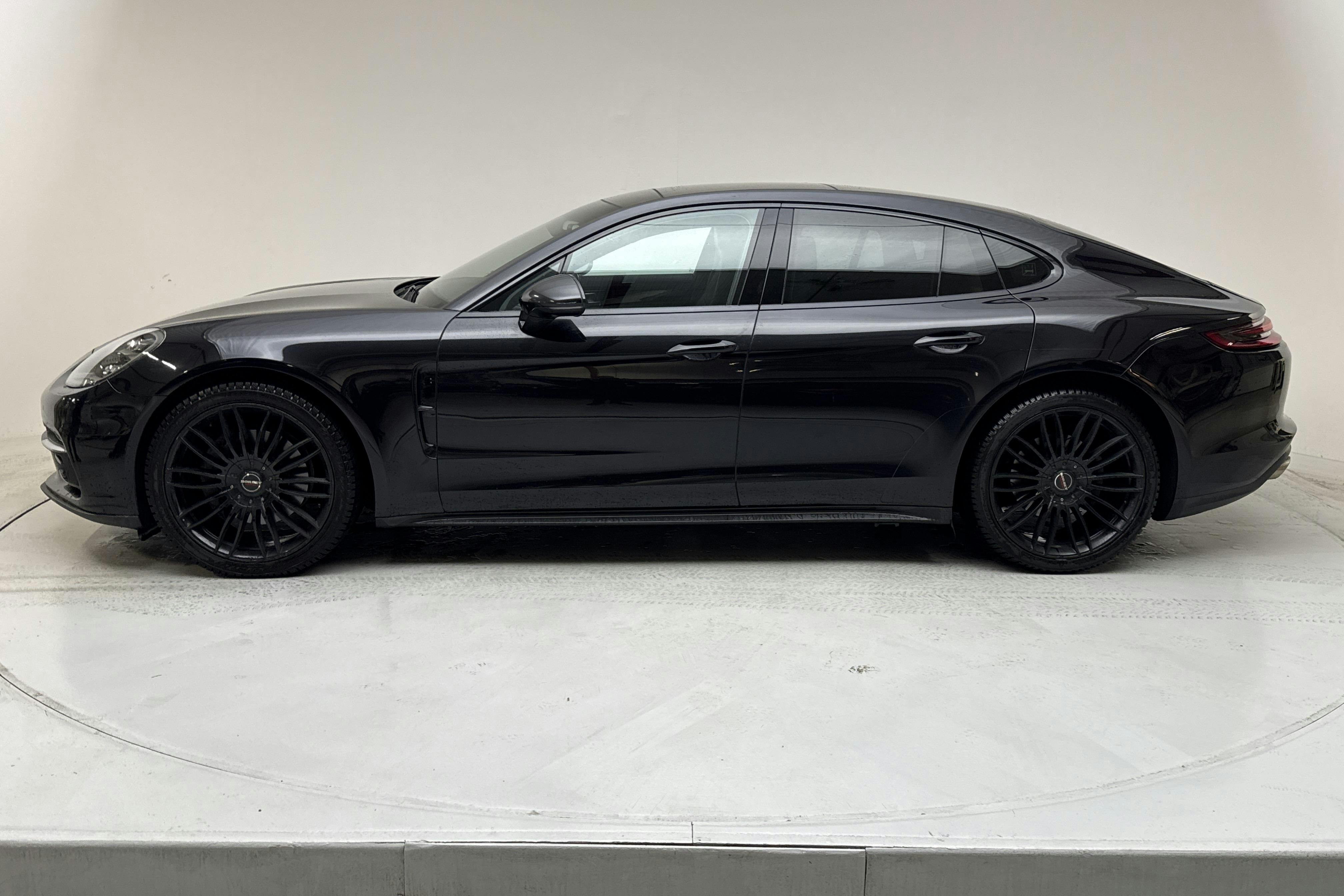 Presentation photo 2 of 17: Porsche Panamera 4S Diesel (422hk) - 305 380 km - Automatic - black - 2017