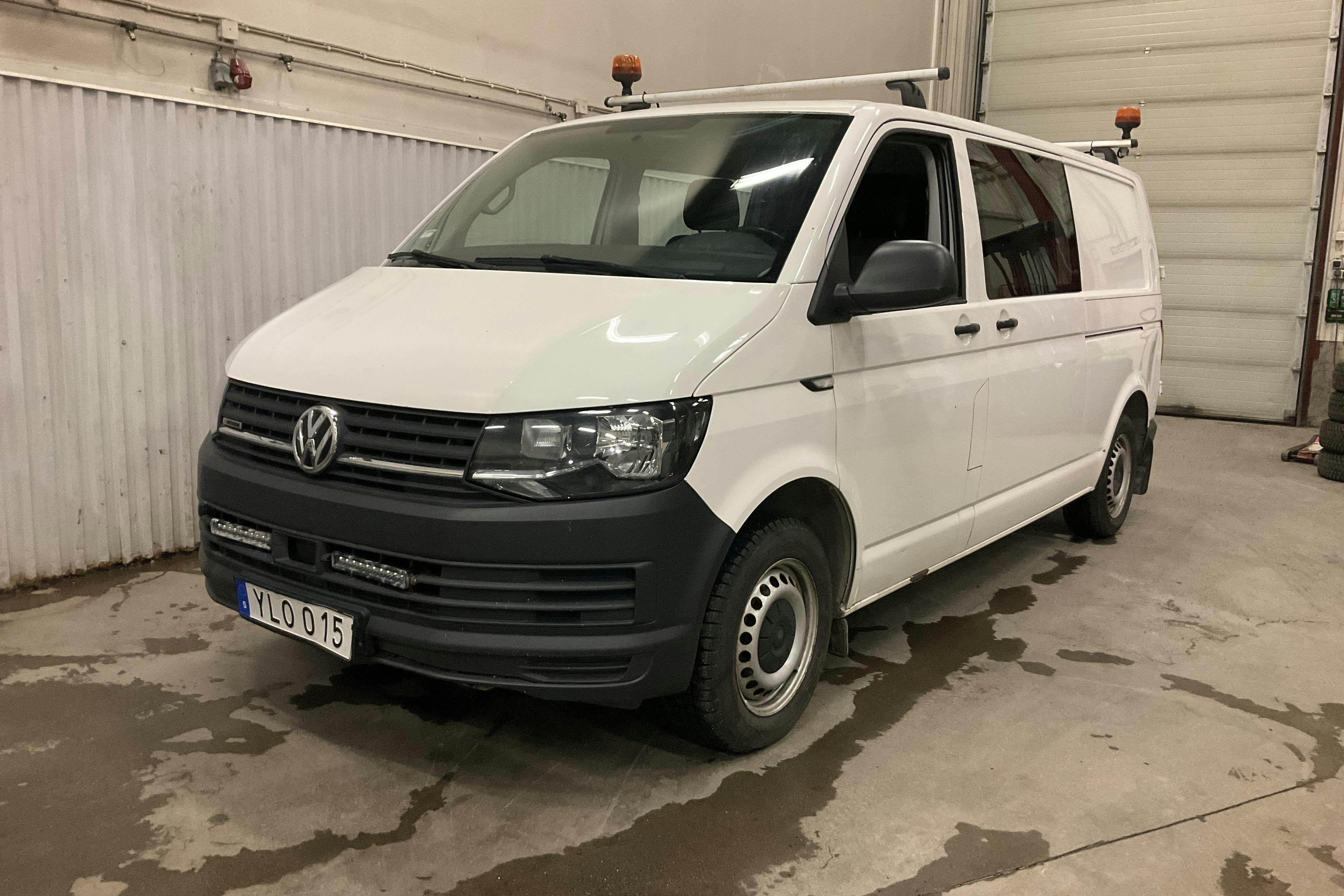 Presentation photo 1 of 20: VW Transporter Kombi T6 2.0 TDI BMT 4MOTION (150hk) - 198 840 km - Manual - white - 2018
