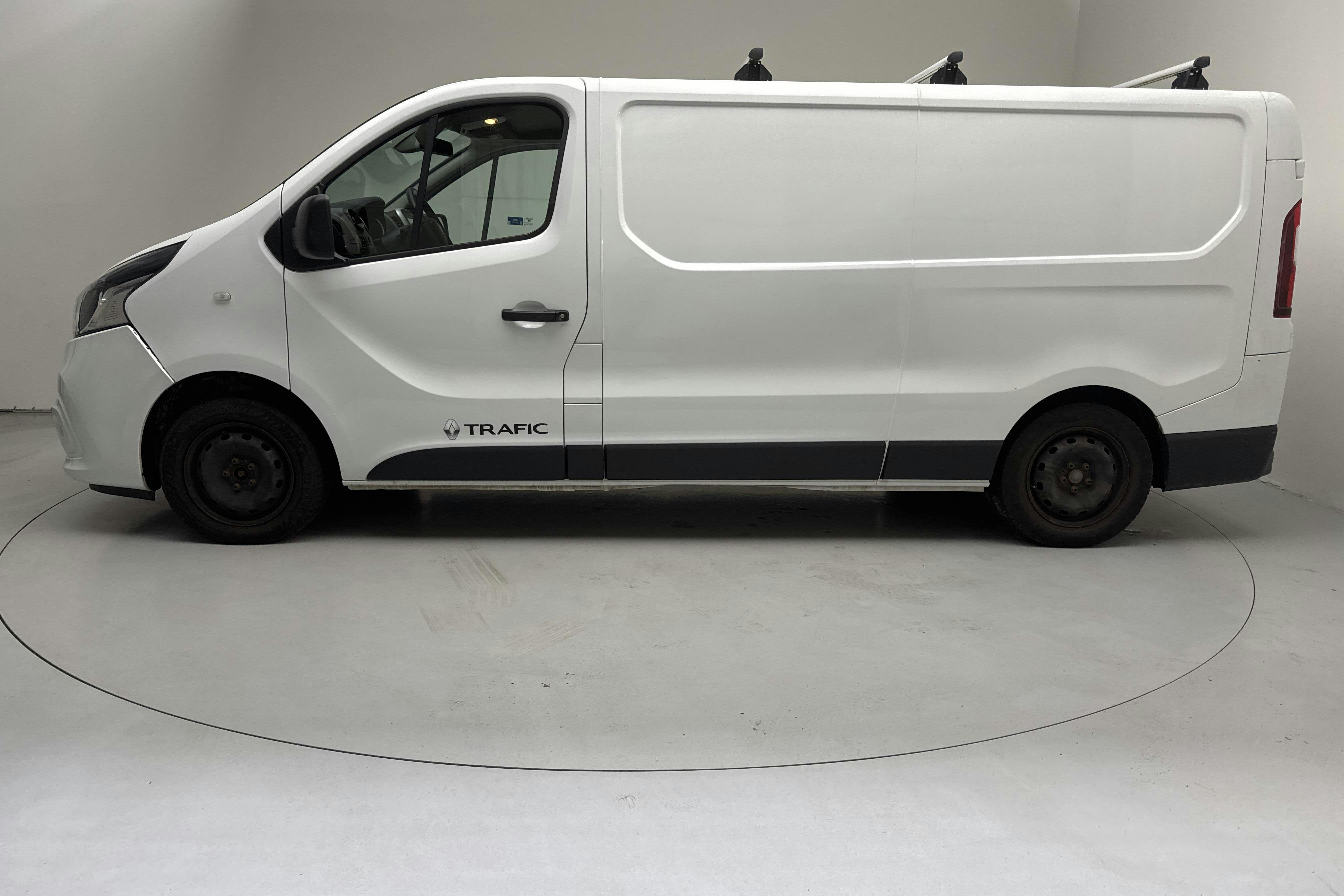 Zdjęcie prezentacyjne 2 z 14: Renault Trafic 1.6 dCi Skåp (120hk) - 137 320 km - Manualna - biały - 2016