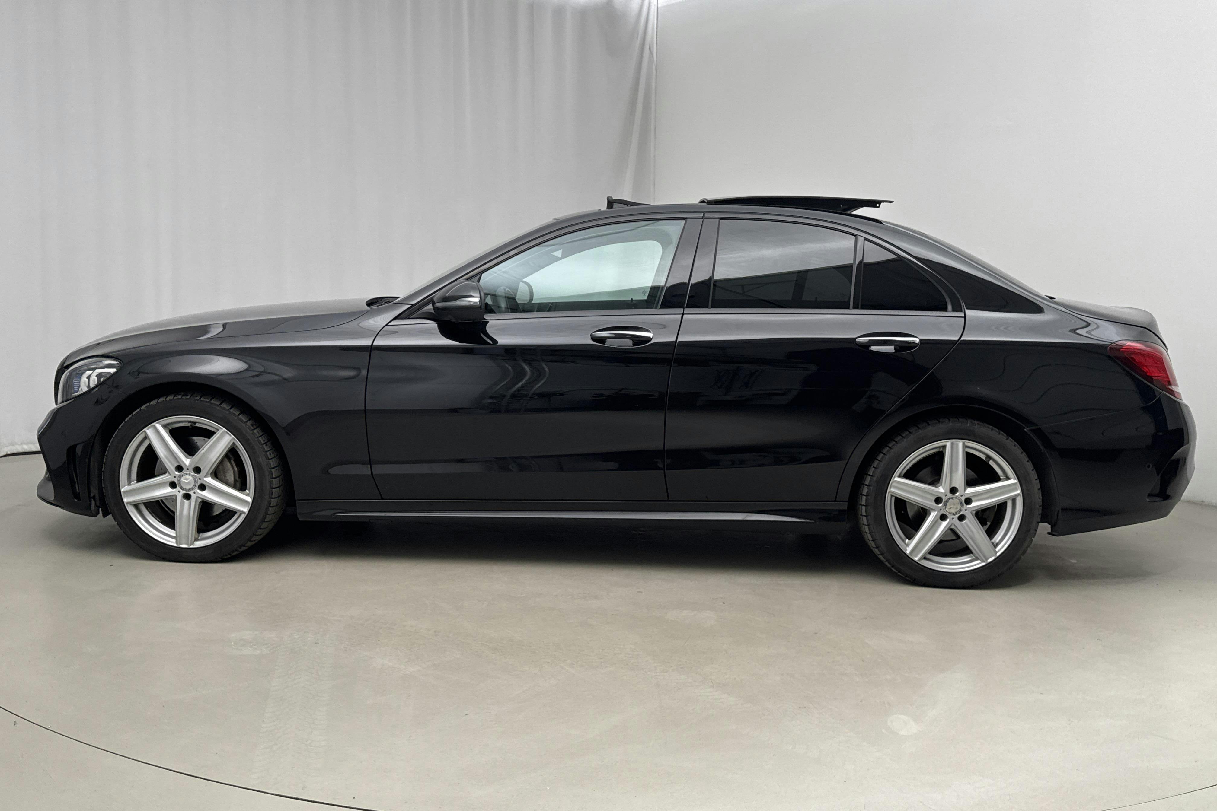 Presentation photo 2 of 19: Mercedes C 220 d 4MATIC Sedan W205 (194hk) - 134 740 km - Automatic - black - 2018