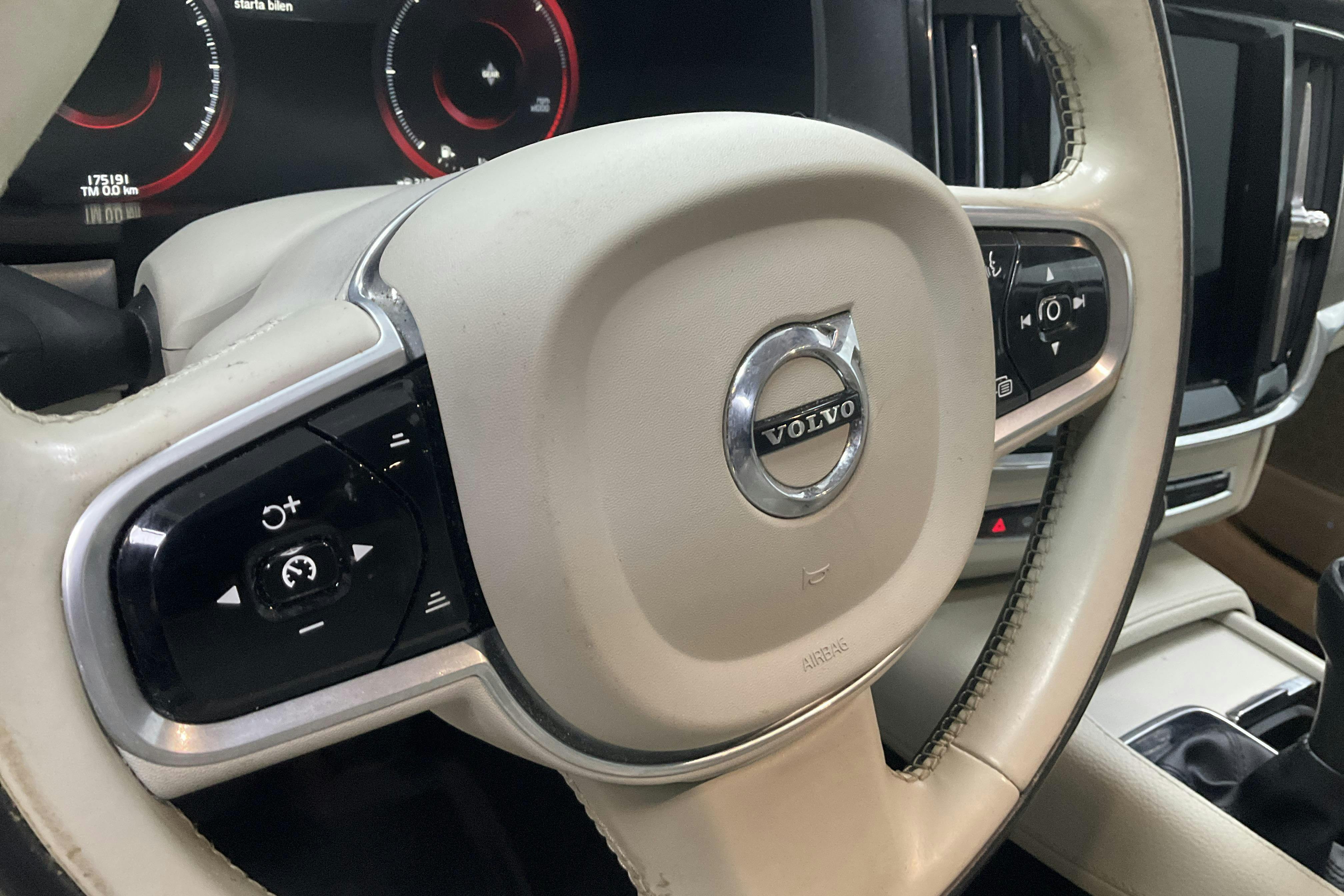 Präsentationsfoto 16 von 16: Volvo V90 D3 (150hk) - 175 200 Kilometer - Handbuch - Dark Blue - 2017