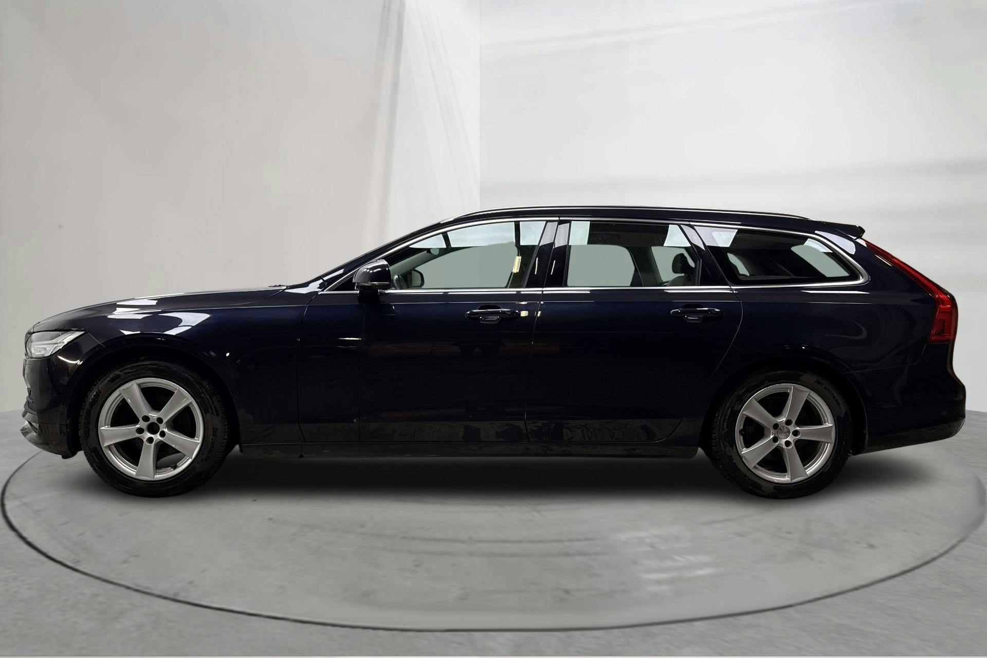 Präsentationsfoto 2 von 16: Volvo V90 D3 (150hk) - 175 200 Kilometer - Handbuch - Dark Blue - 2017